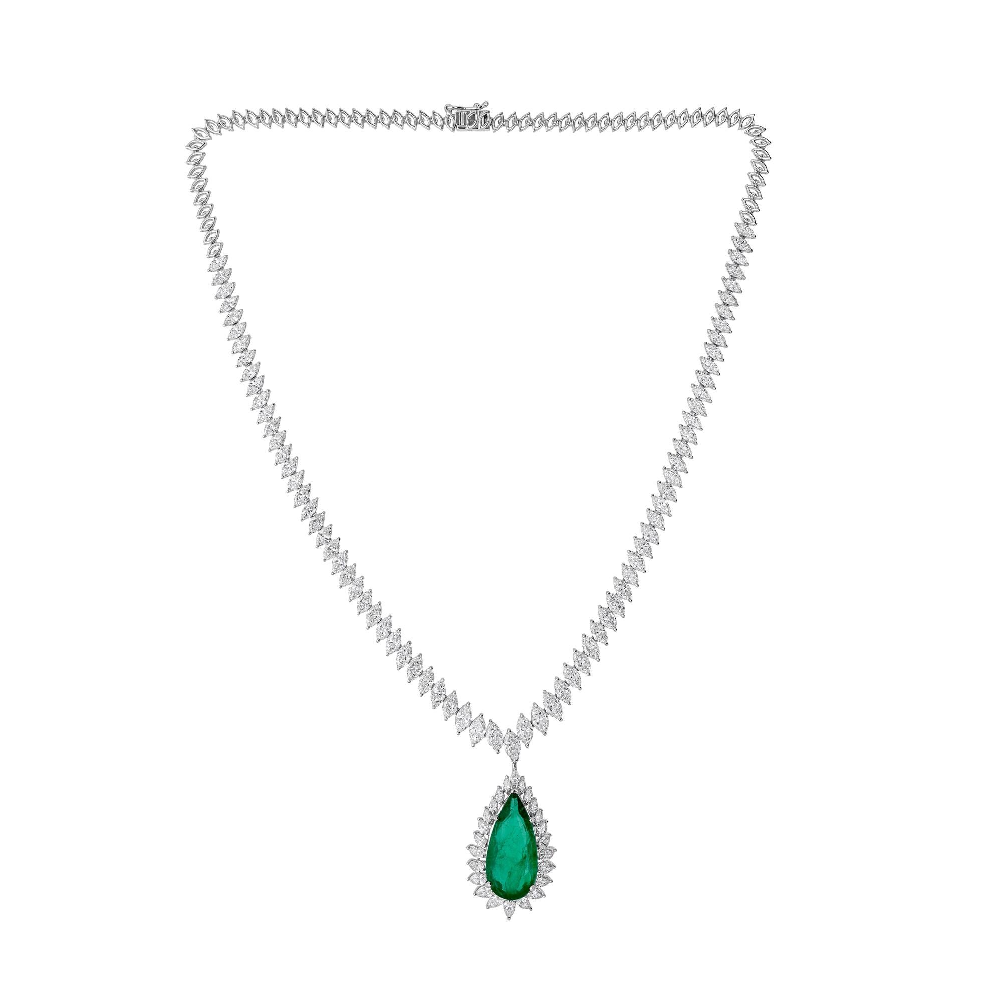 Spectrum Jewels 10.37Ct Emerald Diamond Halo 14K White Gold Chain Drop Necklace en Nuevo estado para la venta en Diera, Dubai