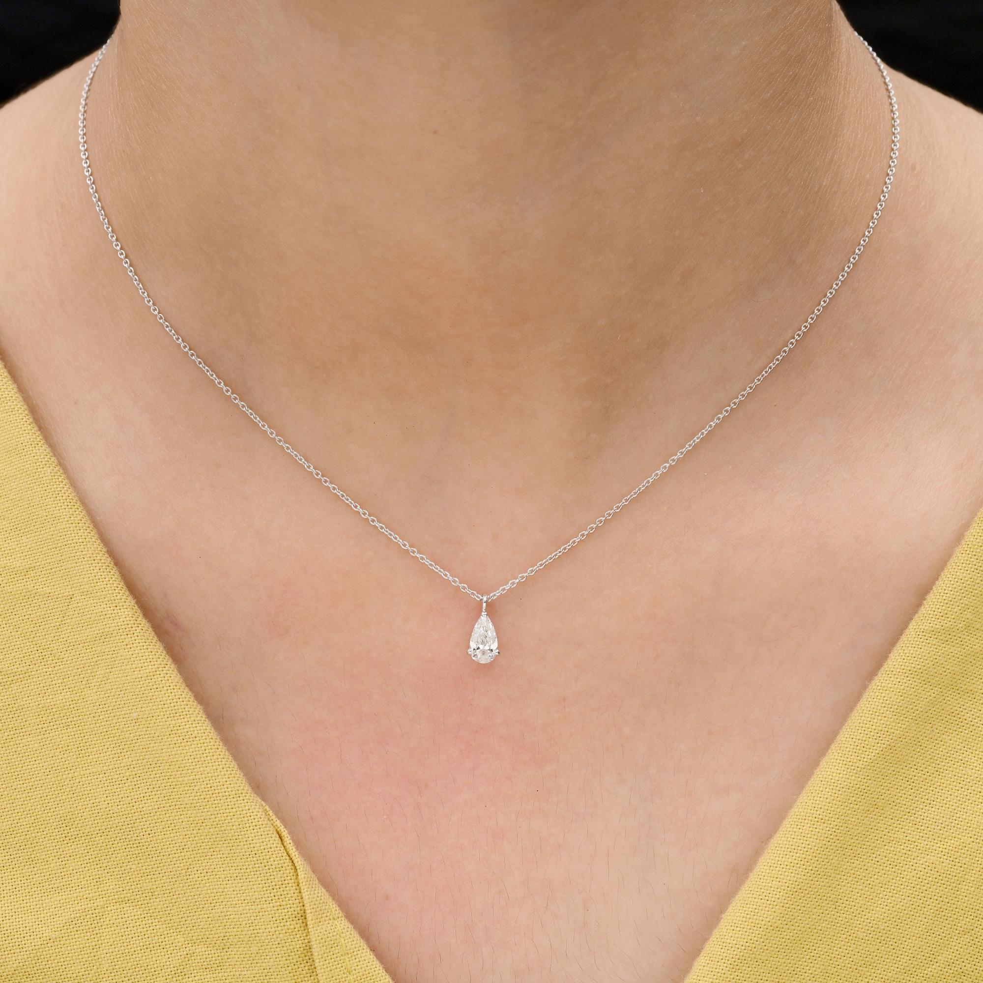 Dieses 14 Karat Weißgold SI/H Pear Solitaire Diamond Chain Collier verfügt über eine zarte Kette. In seinem Zentrum liegt ein Brillant im Birnenschliff, der sicher in einer minimalistischen Dreizackenfassung gefasst ist.
Diamanten sind ein