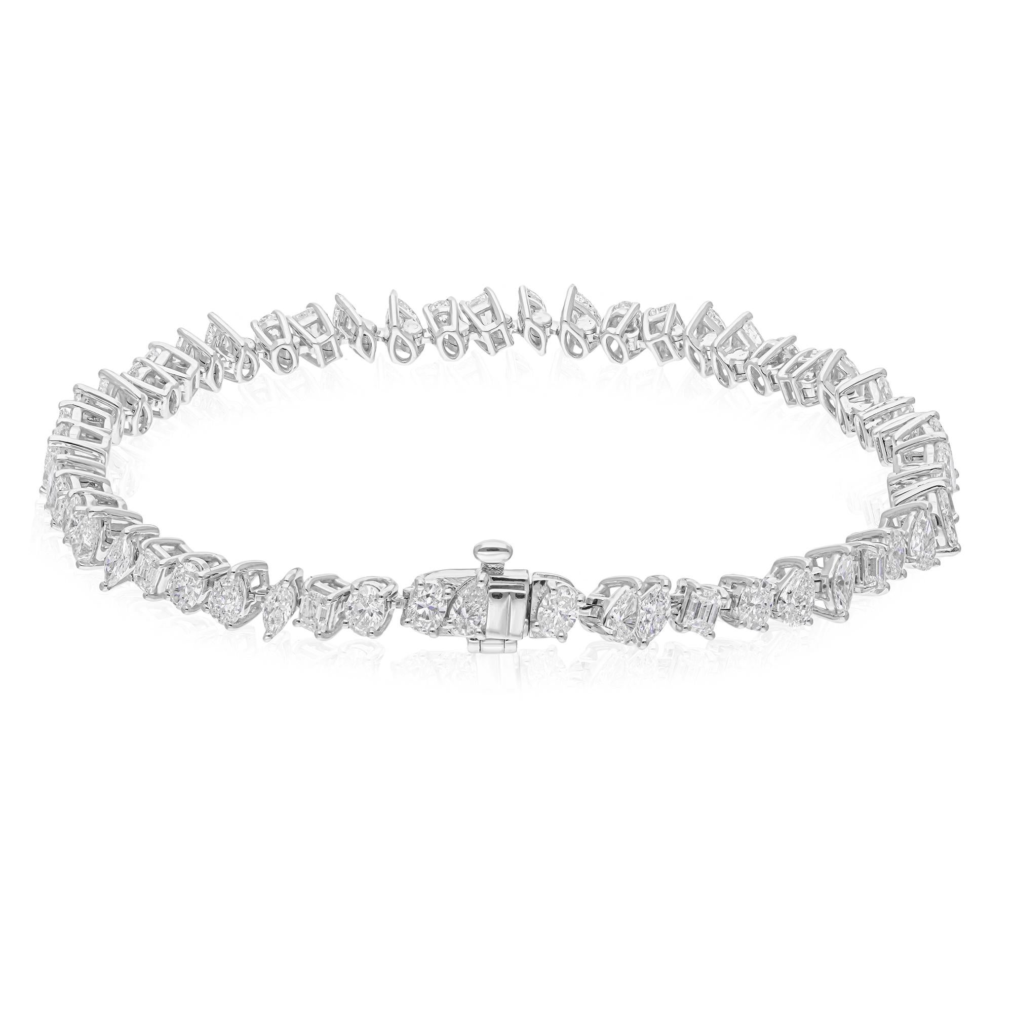 Ce bracelet exquis met en valeur 5,15 carats de diamants naturels multiformes, magnifiquement sertis dans un luxueux or blanc 18 carats. Avec un poids total de 12,87 grammes, dont 11,84 grammes d'or, cette pièce offre un mélange parfait d'élégance