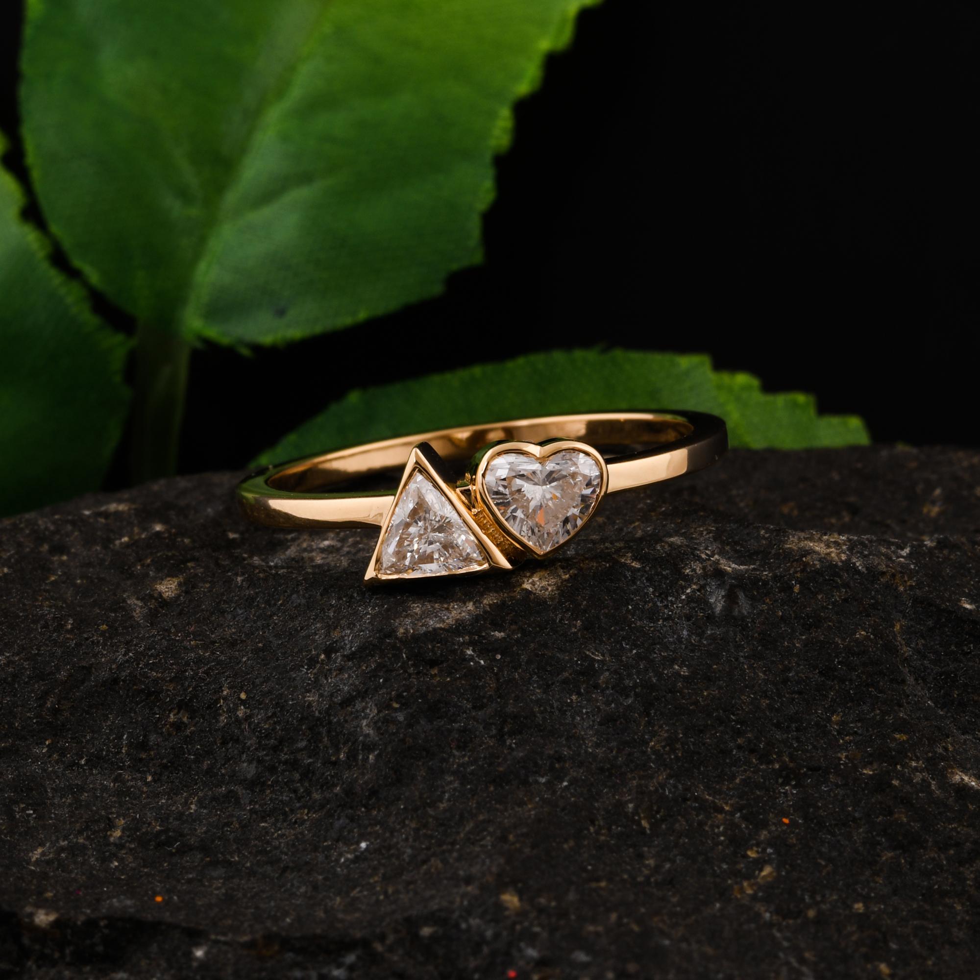 Spectrum Jewels Heart Trillion Shape Diamond Ring 14 Karat Yellow Gold Jewelry In New Condition For Sale In Diera, Dubai