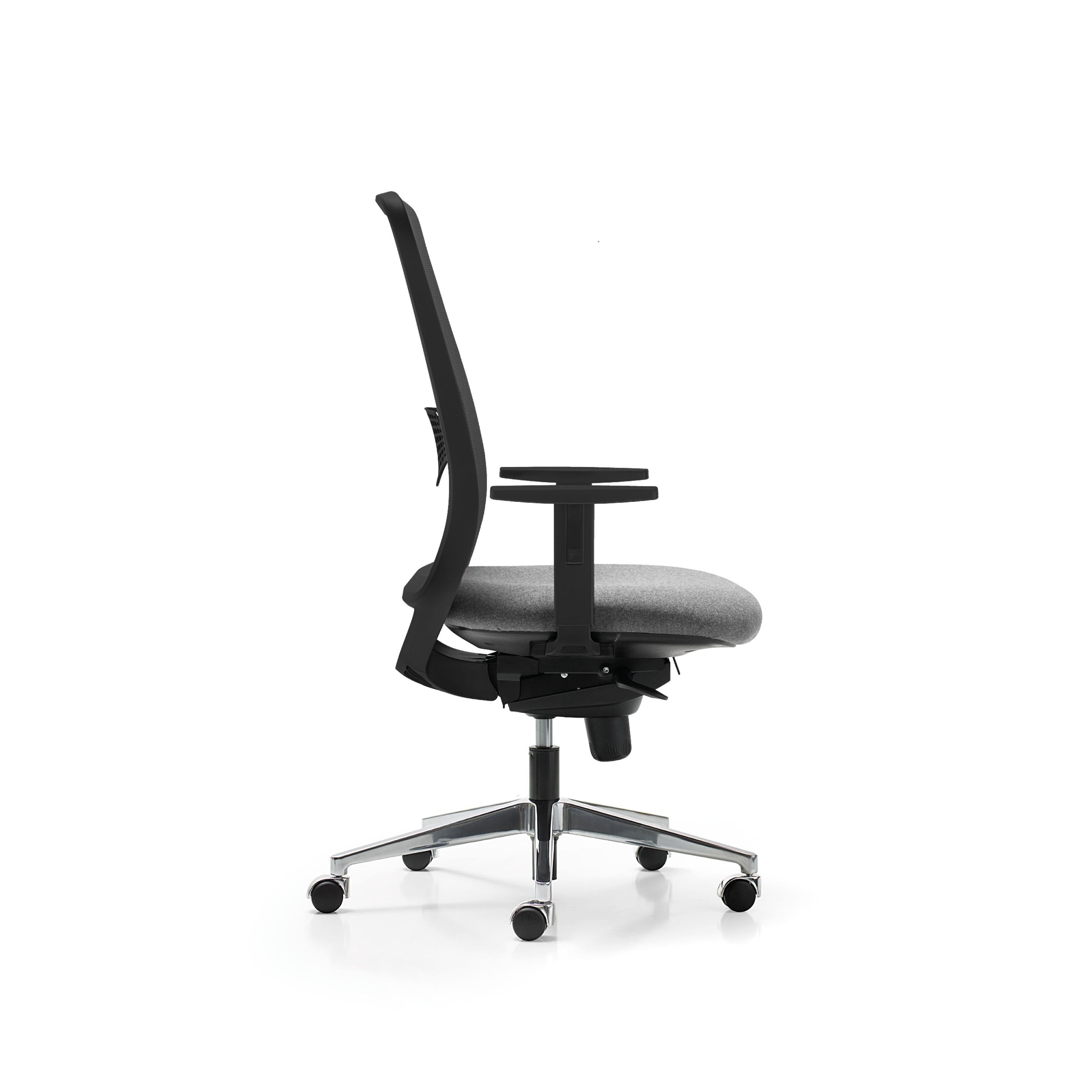 Italian Speed High Backrest Managerial Armchair in Mesh & Upholstery by Quinti Sedute For Sale
