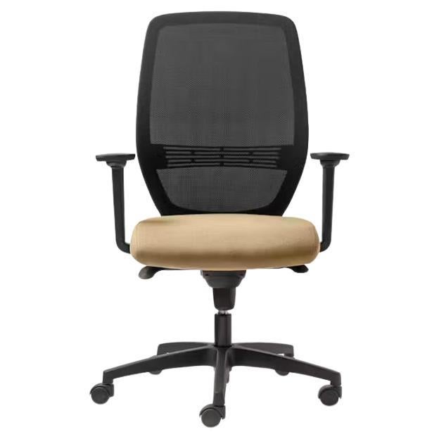 Speed High Backrest Managerial Armchair in Mesh & Upholstery by Quinti Sedute