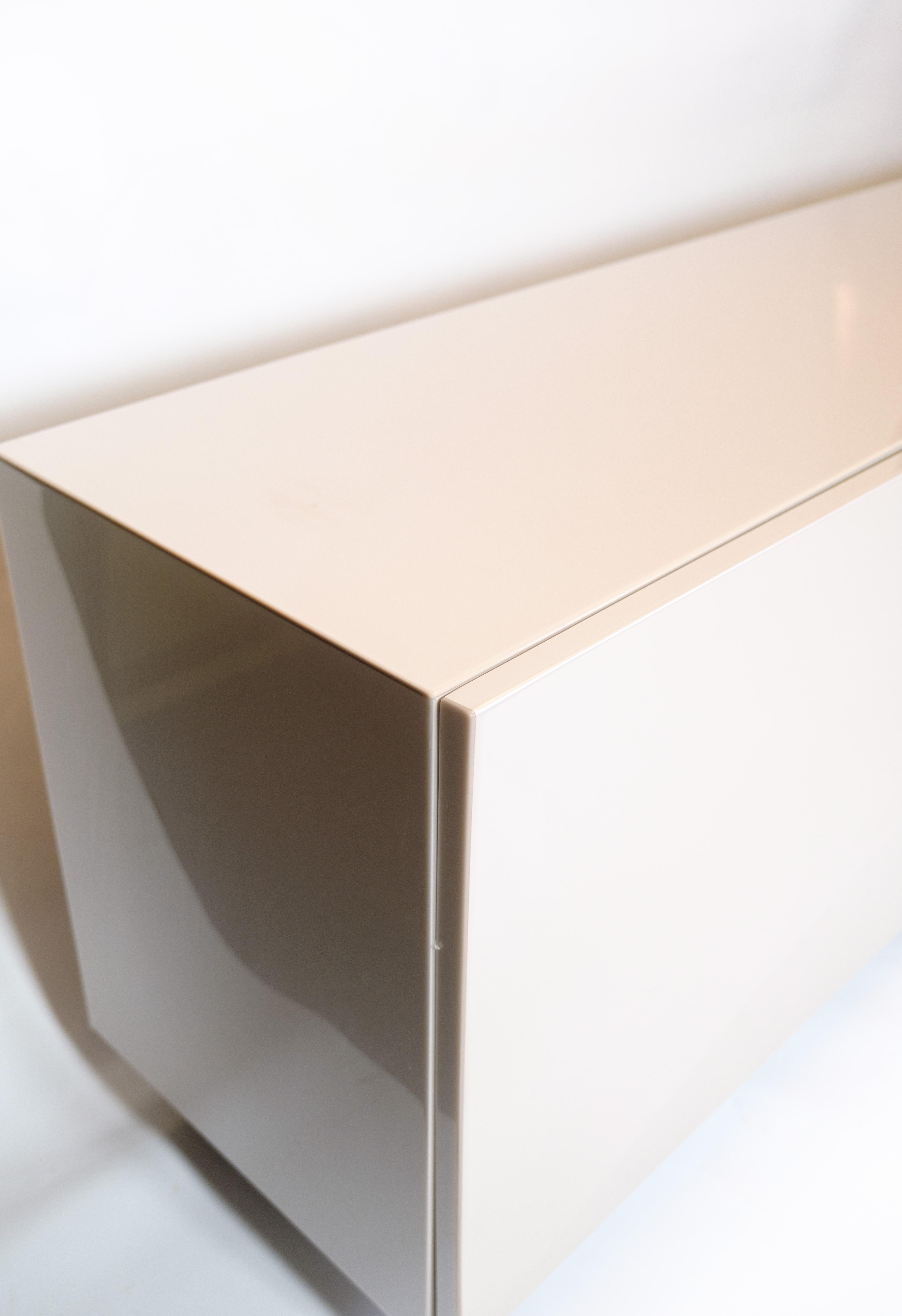 Mid-Century Modern Speed Up Sideboard In High Gloss Grey Painted By Sacha Lakic For Roche Bobois For Sale