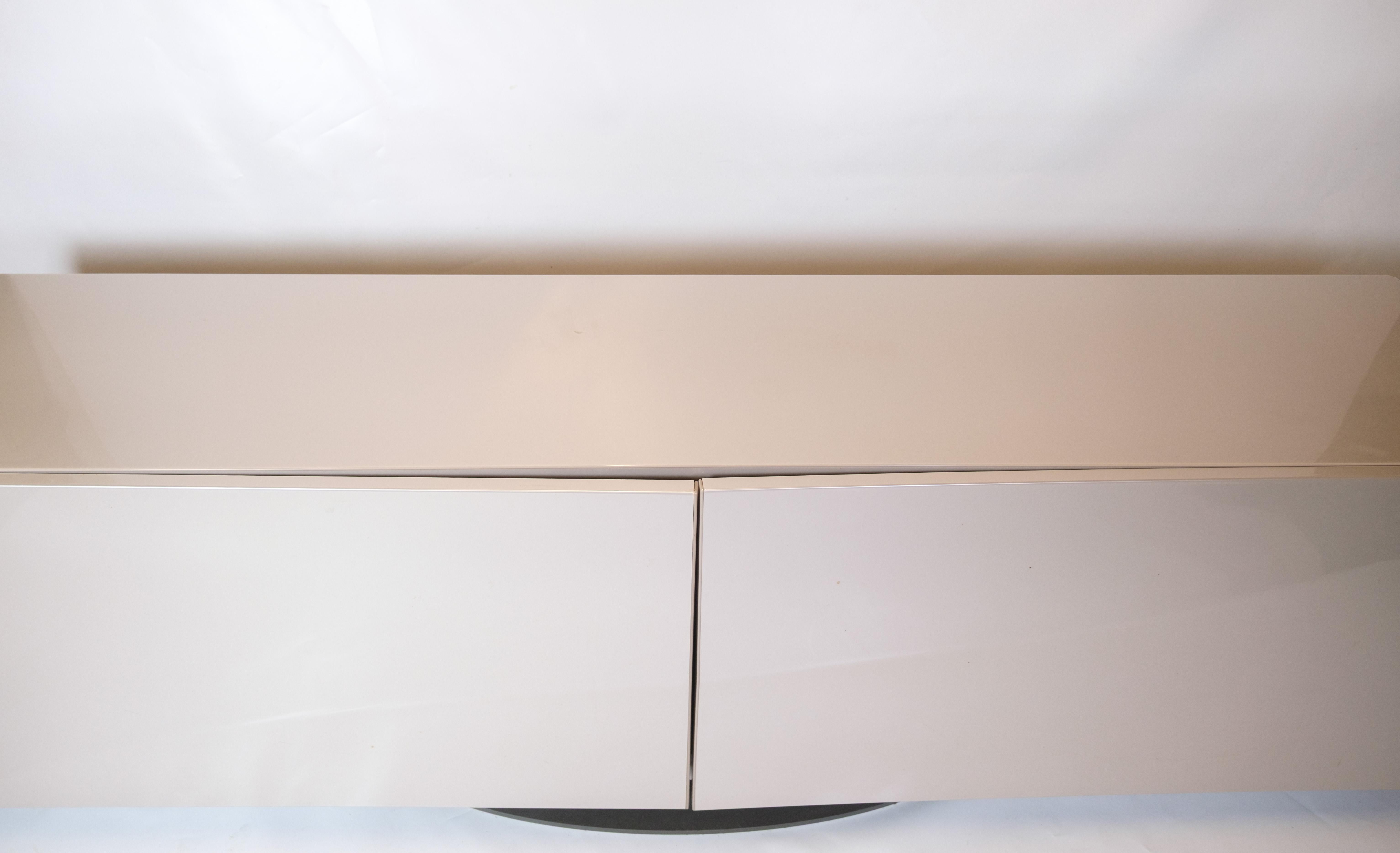Speed Up Sideboard In High Gloss Grey Painted By Sacha Lakic For Roche Bobois In Good Condition For Sale In Lejre, DK