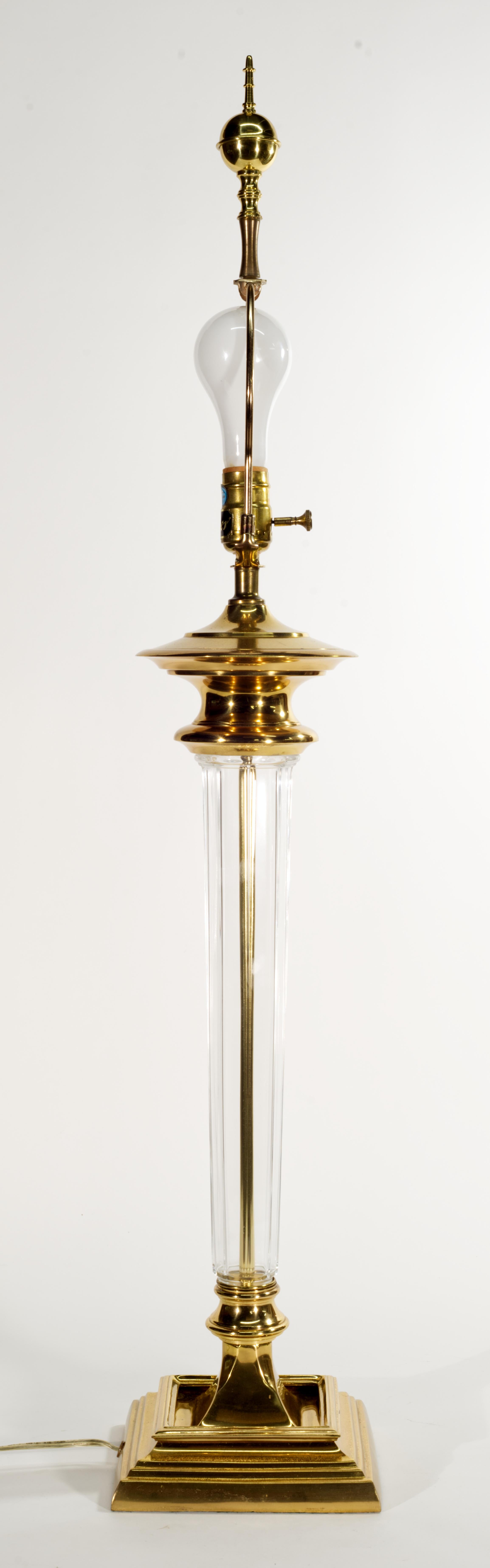 Speer Vintage Große amerikanische Empire-Tischlampe aus Kristall und Bronze, Vintage im Zustand „Gut“ im Angebot in Clifton Springs, NY