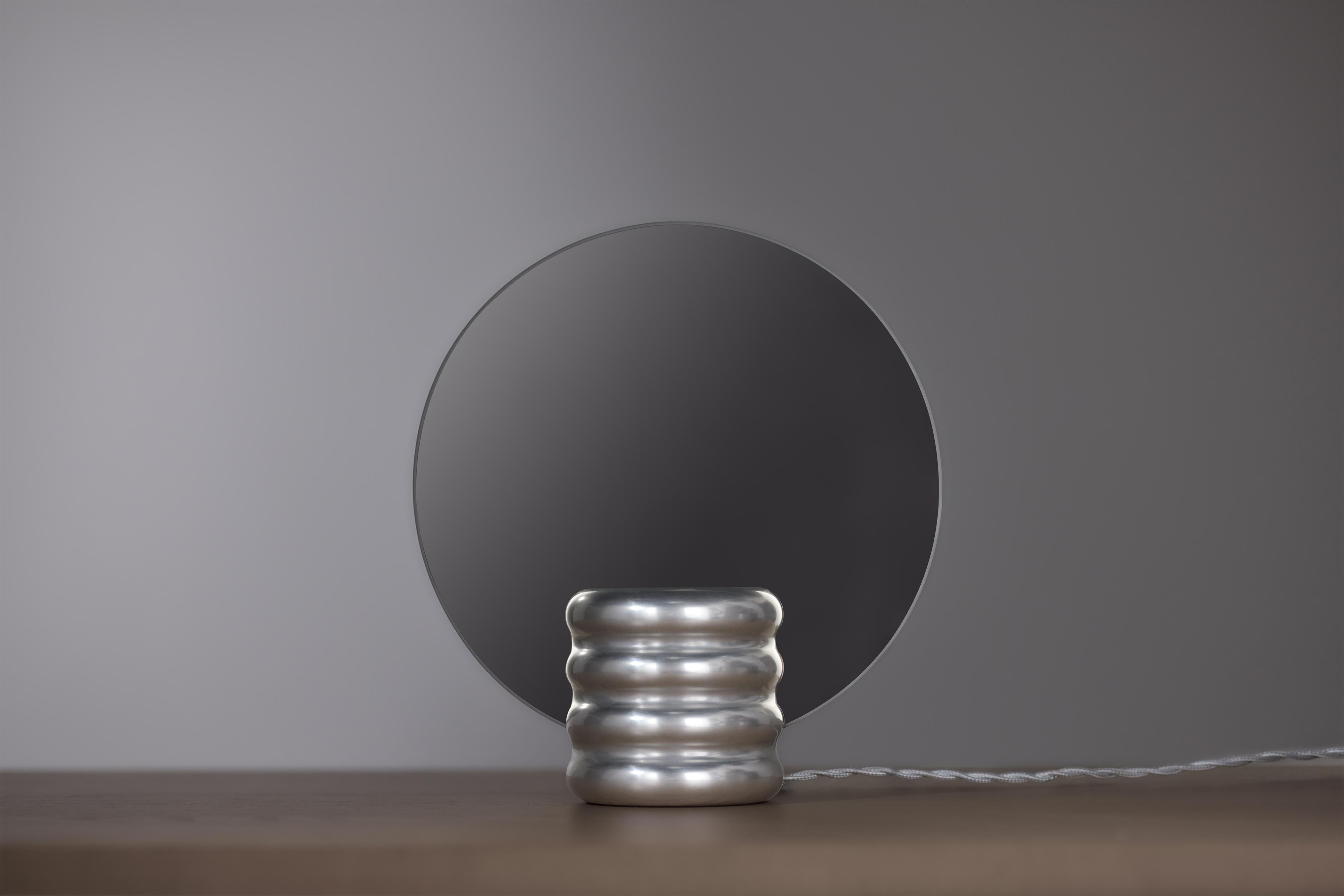 Svedese Lampada Spegla Mirror - Lampada in alluminio lucido e vetro a specchio semitrasparente in vendita