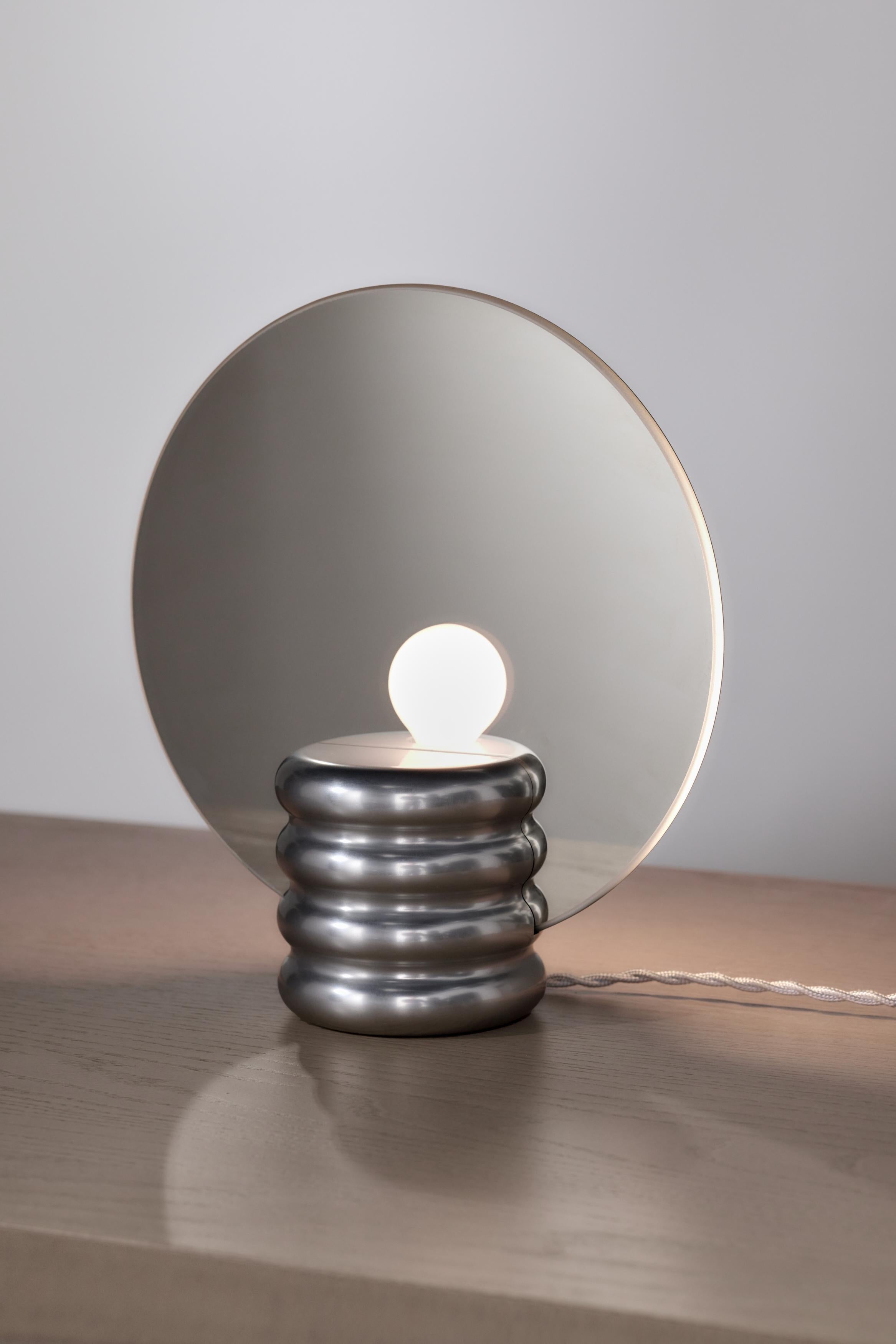 Lampada Spegla Mirror - Lampada in alluminio lucido e vetro a specchio semitrasparente In condizioni Nuovo in vendita a Stockholm, SE