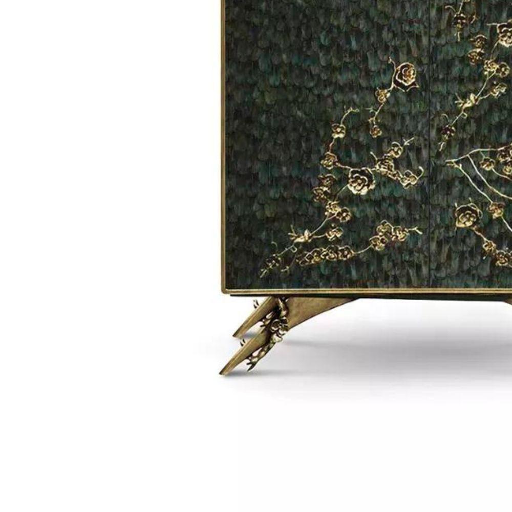 Fait main Armoire en plumes de paon Spellbound en vente