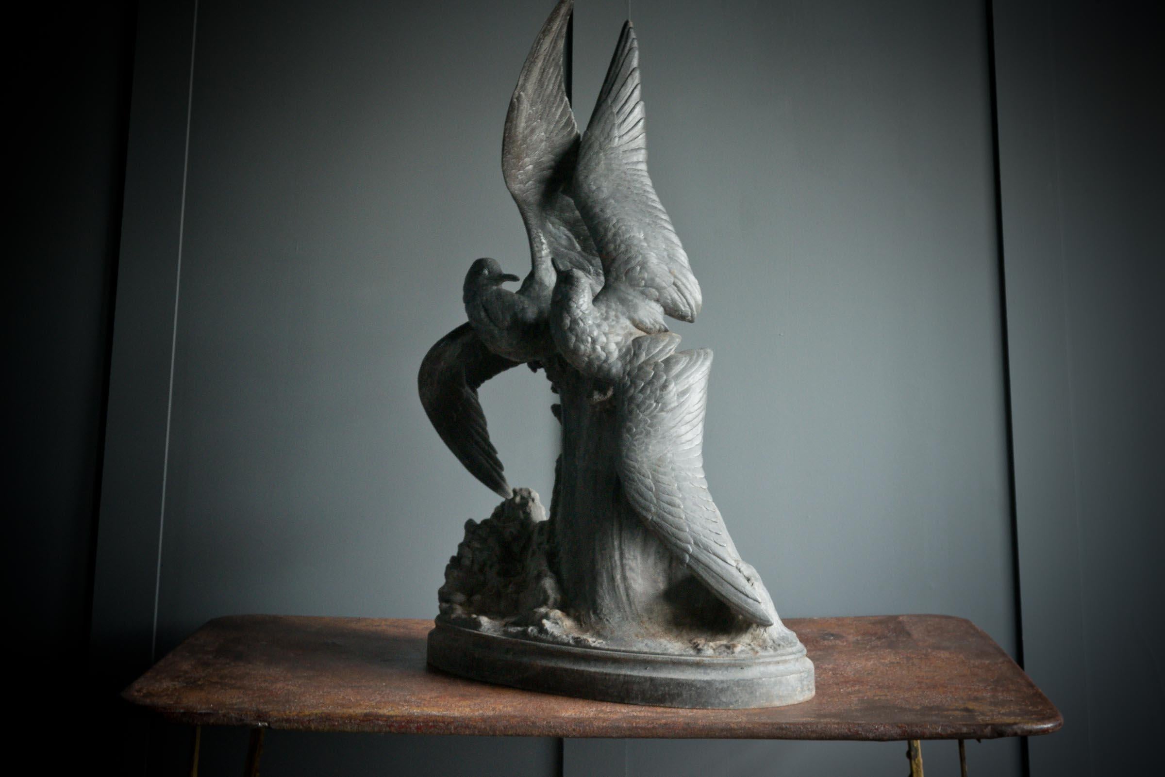 20ième siècle Sculpture en acier inoxydable de deux oiseaux de mer en vente