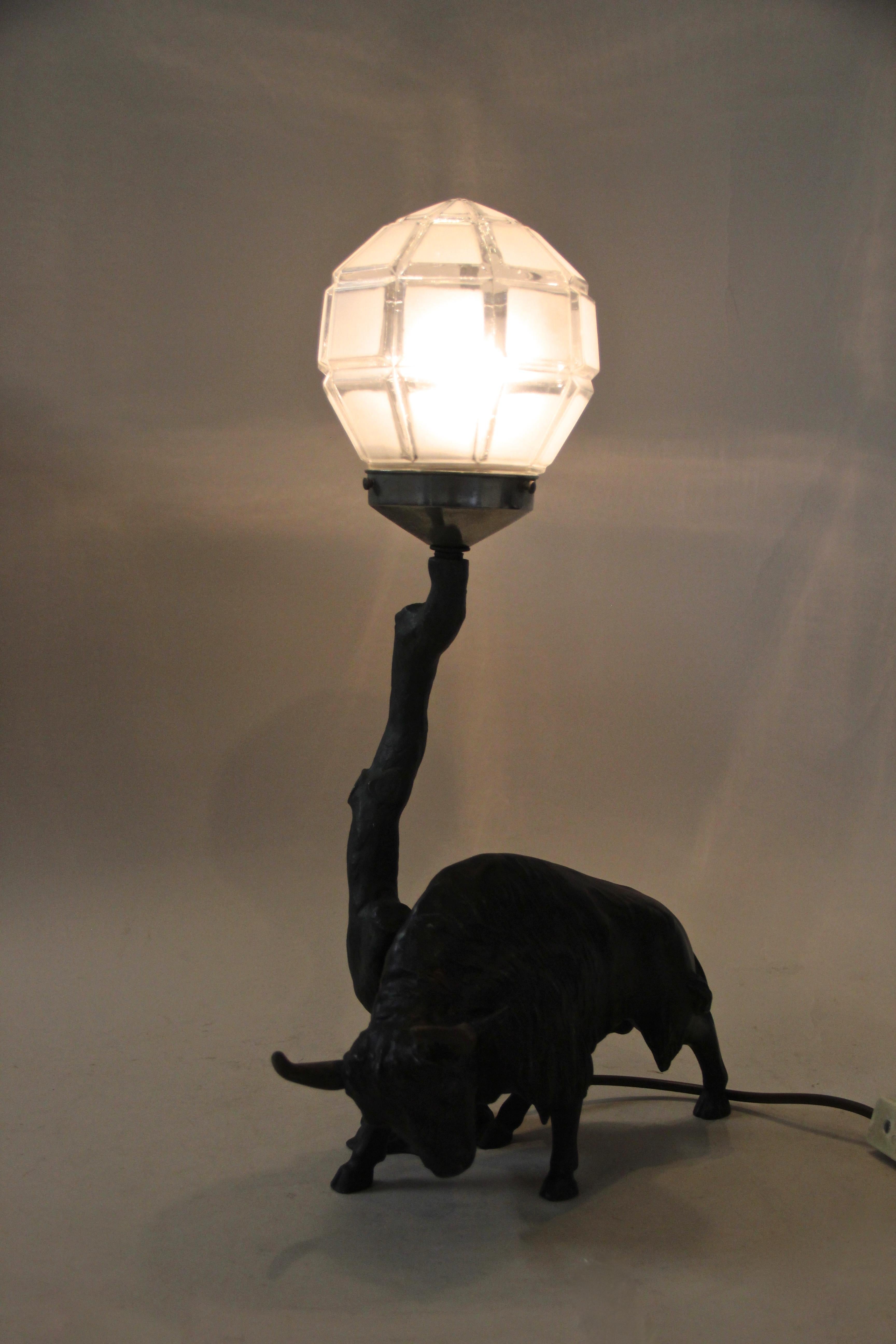Spelter Table Lamp with North American Bison Art Nouveau, Austria, circa 1900 4