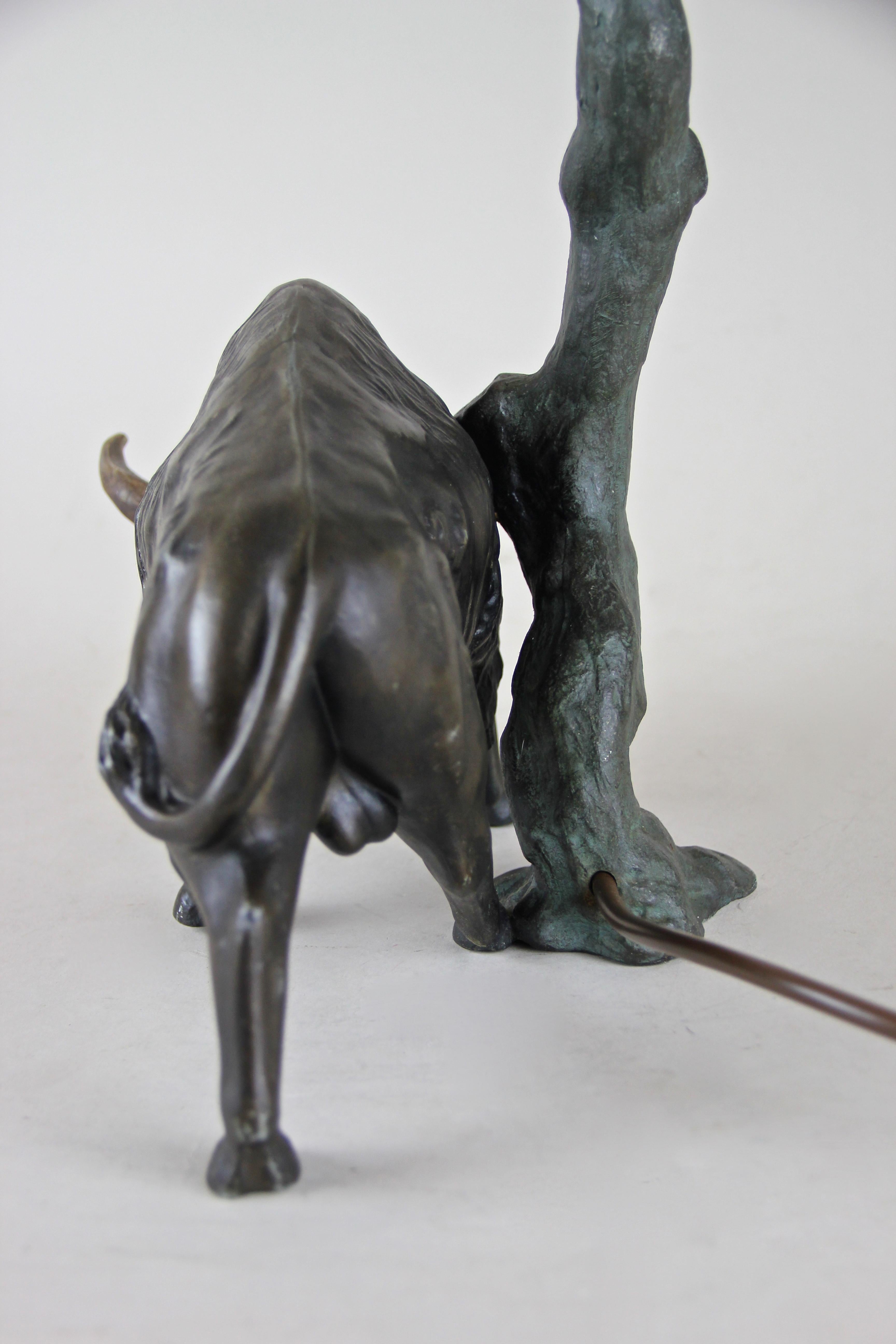 Spelter Table Lamp with North American Bison Art Nouveau, Austria, circa 1900 In Good Condition In Lichtenberg, AT
