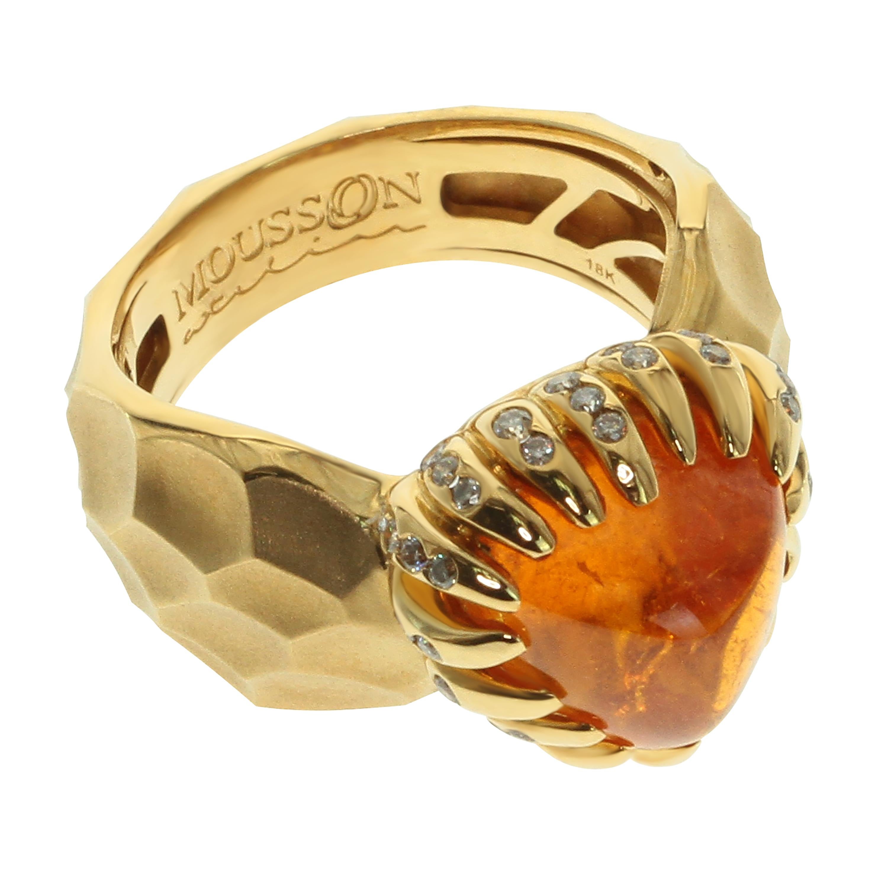 Spessartine Cabochon Champagne Diamonds 18 Karat Yellow Gold Ring.
Imagine a warm golden autumn with its bright colors. Trillion Cabochon shaped Spessartin 6.74 carat absorbed all the richness of autumn colors and appeared in front of you in this