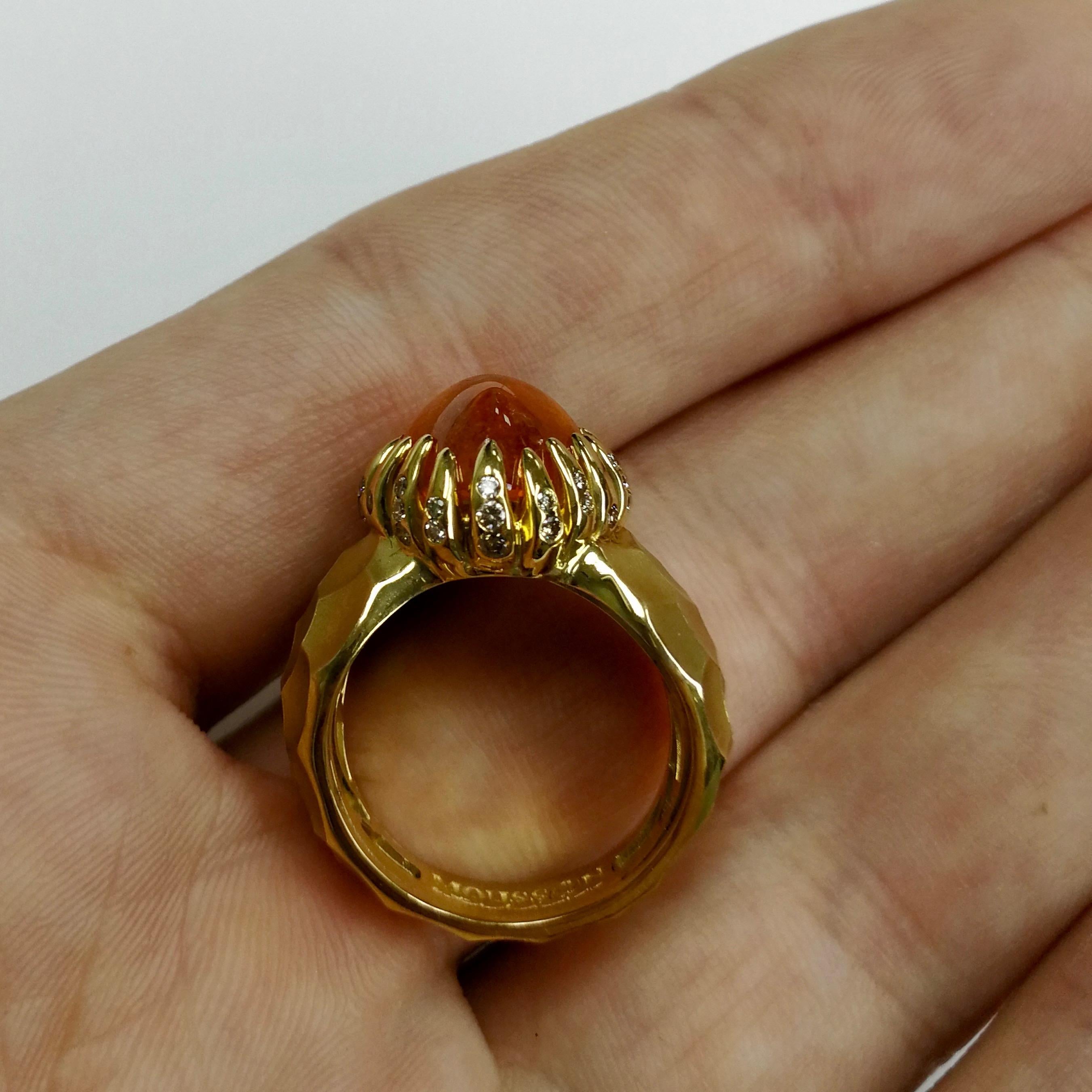 Spessartine Cabochon Champagne Diamonds 18 Karat Yellow Gold Ring In New Condition For Sale In Bangkok, TH