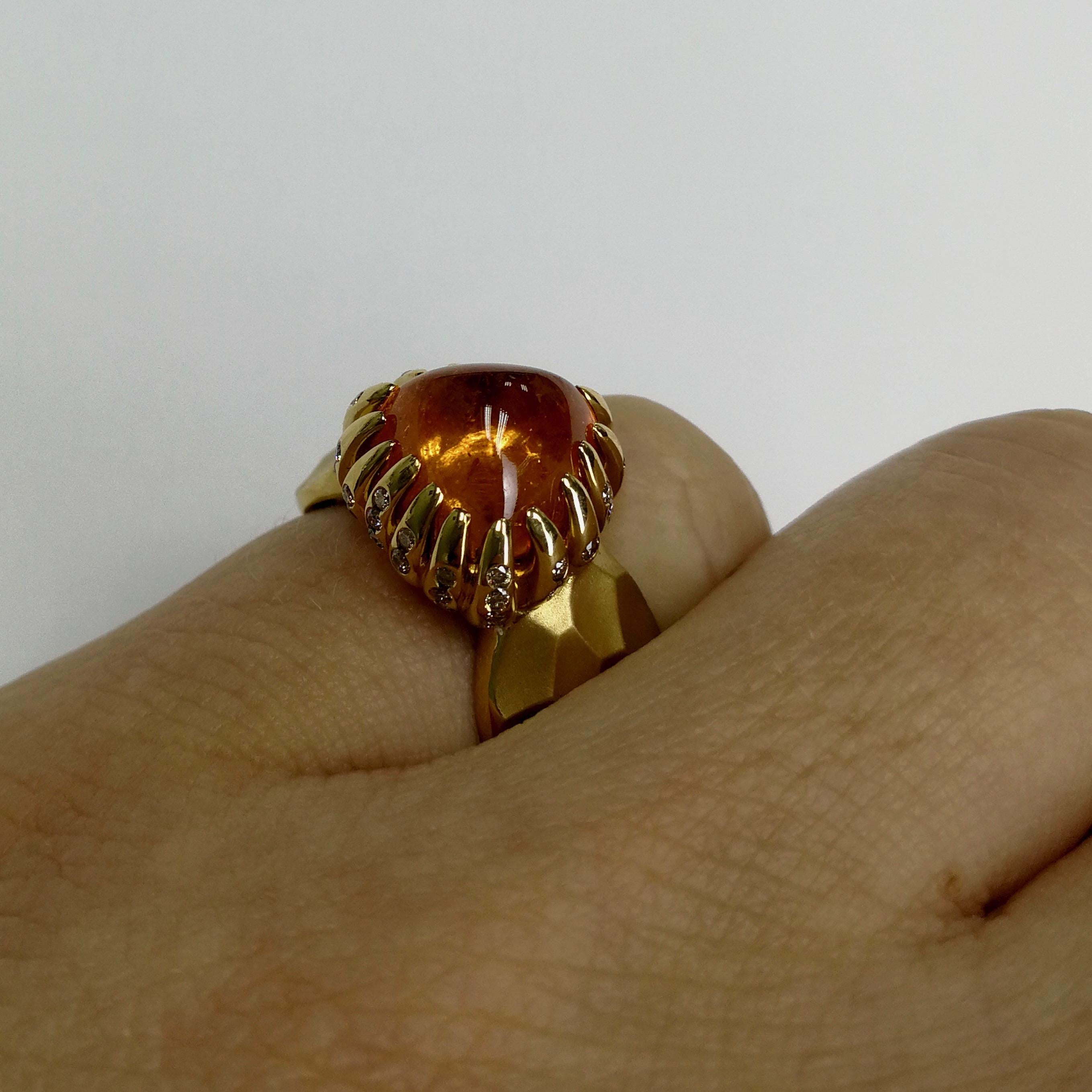 Women's or Men's Spessartine Cabochon Champagne Diamonds 18 Karat Yellow Gold Ring