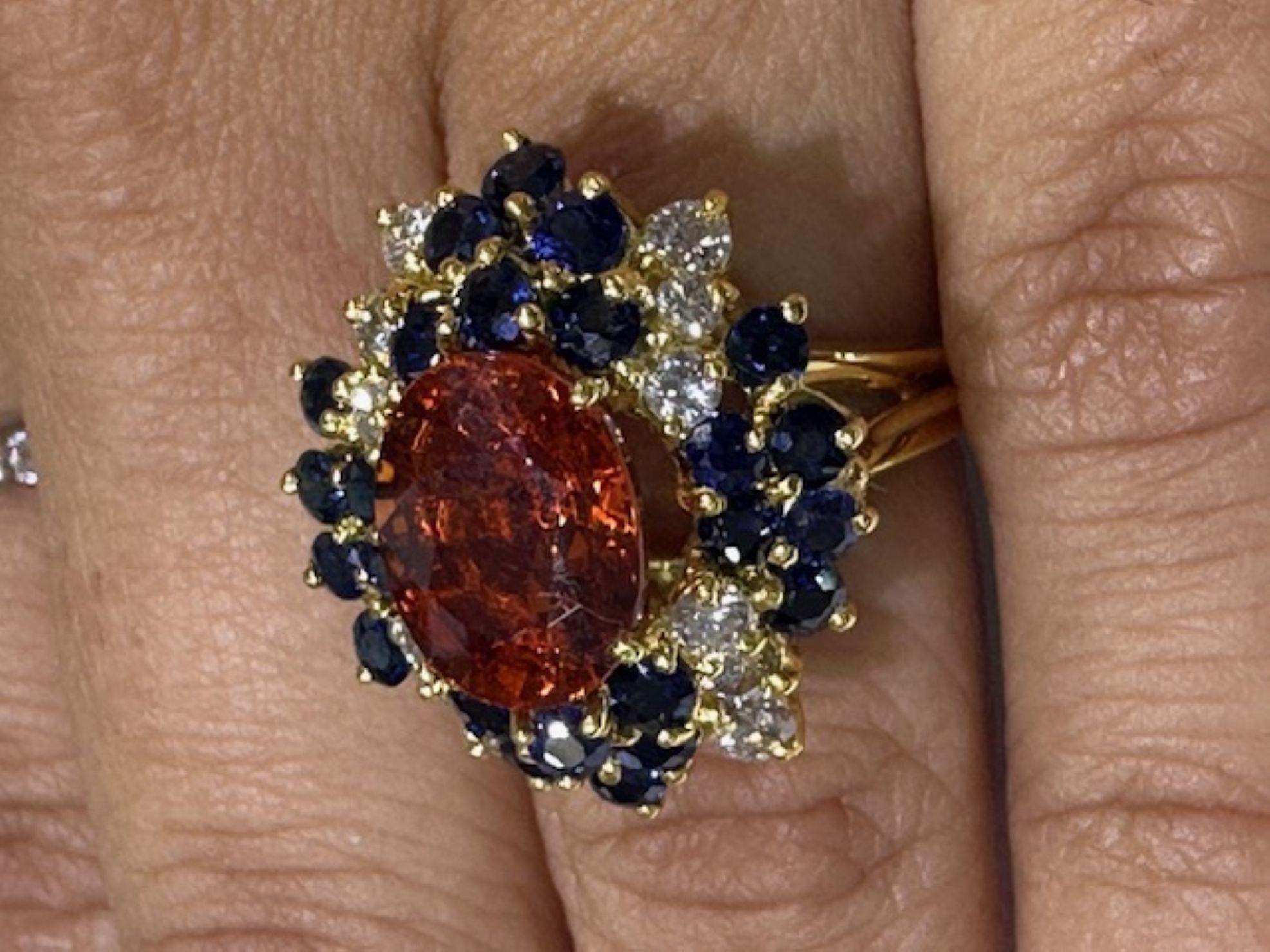 Bague cocktail en or jaune 18 carats avec grenat spessartine, saphir et diamant en vente 3
