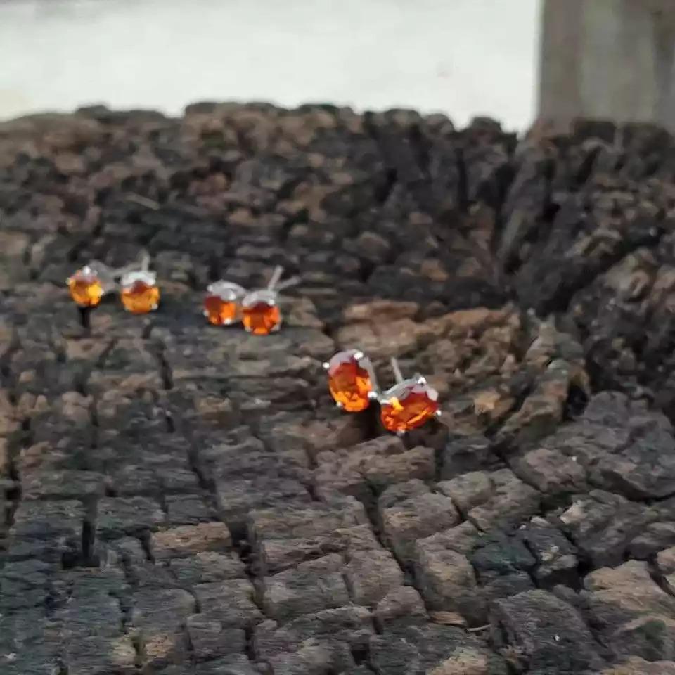 Spessartine Garnet Stud Earring AAA+Quality 6x4 Oval 925 Sterling Silver Earring In New Condition For Sale In Chicago, IL