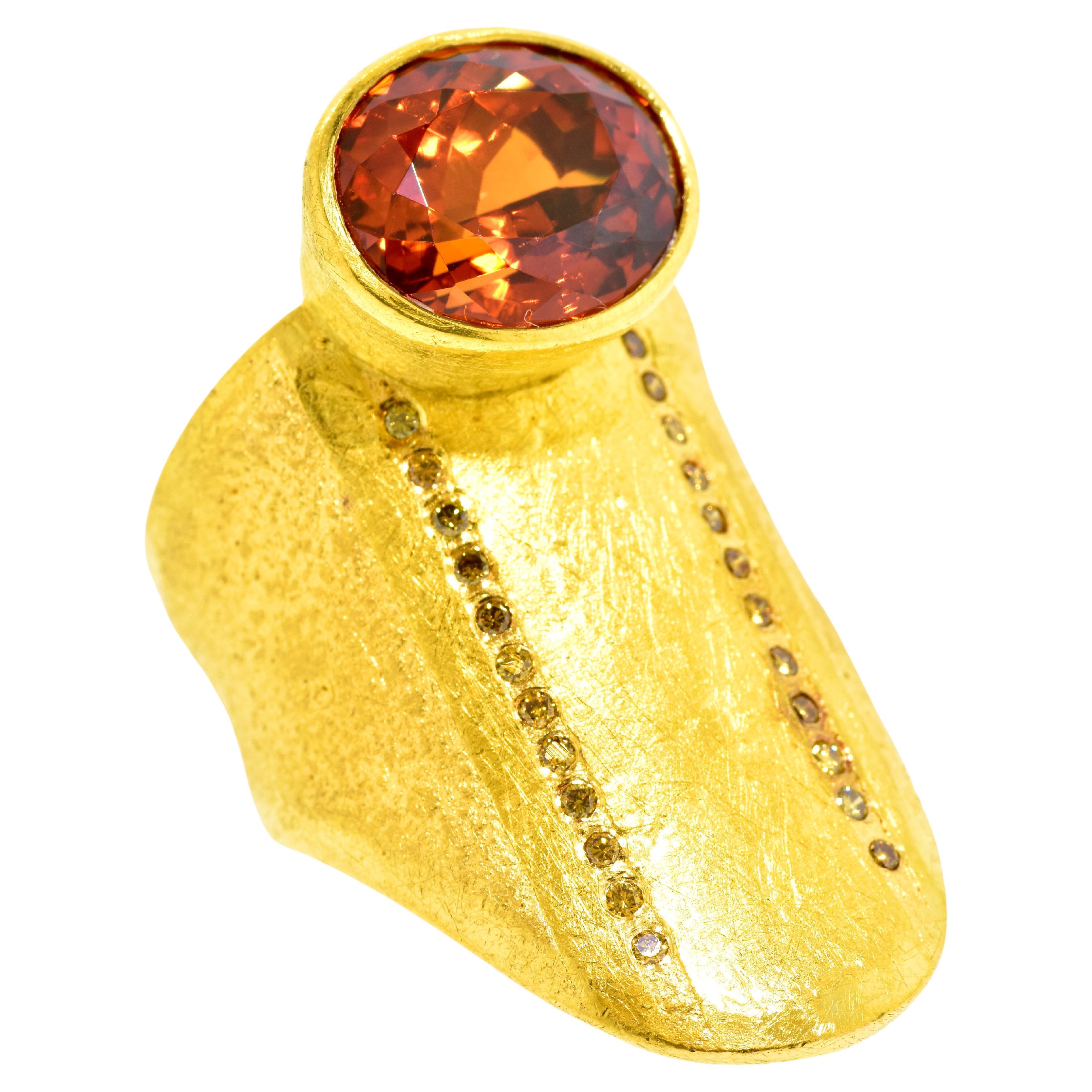 Spessartite Garnet, 10.19 Cts. & Colored Diamond 18K Ring, Atelier Zobel, 2002 In Excellent Condition For Sale In Aspen, CO
