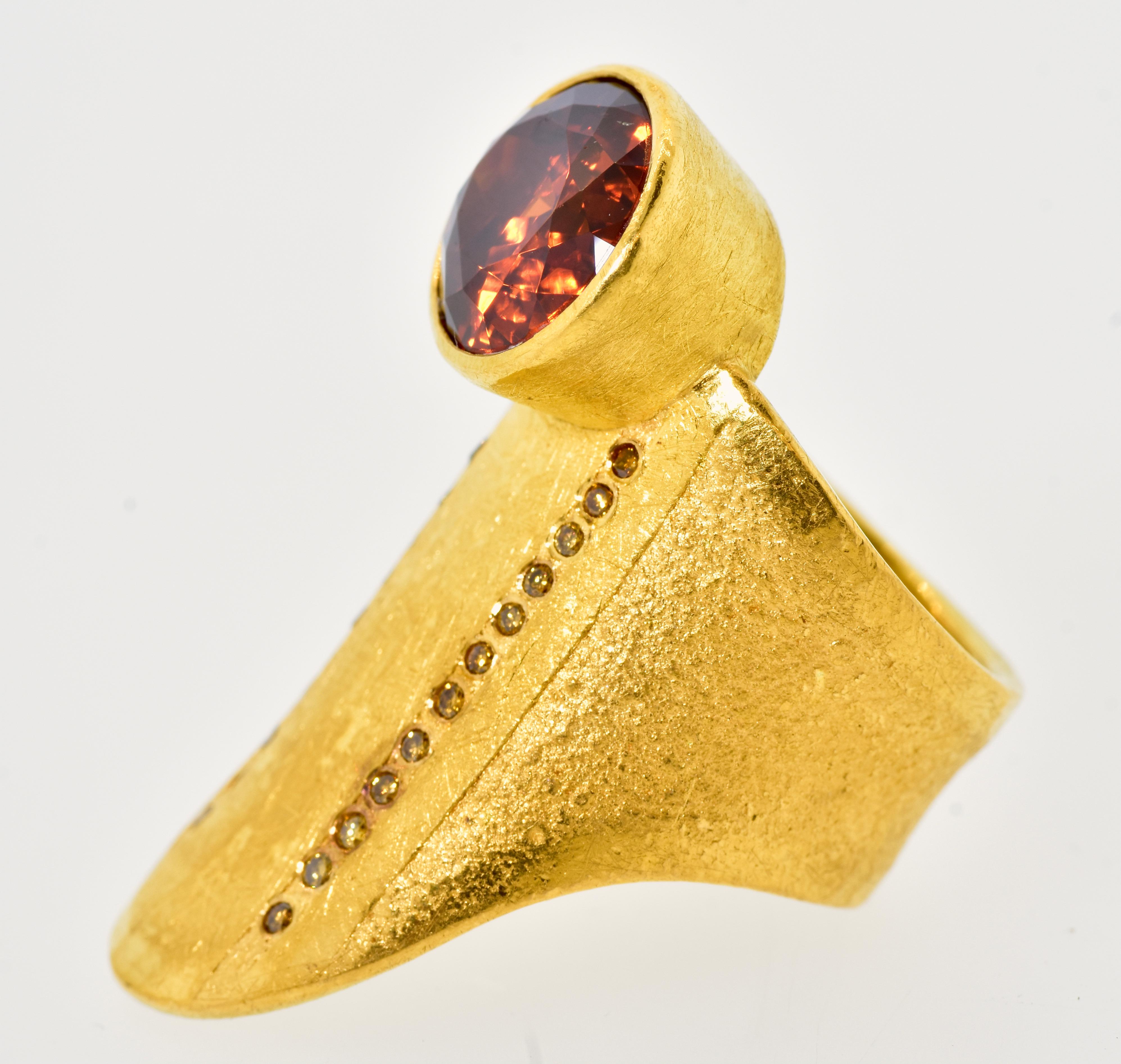 Women's or Men's Spessartite Garnet, 10.19 Cts. & Colored Diamond 18K Ring, Atelier Zobel, 2002 For Sale