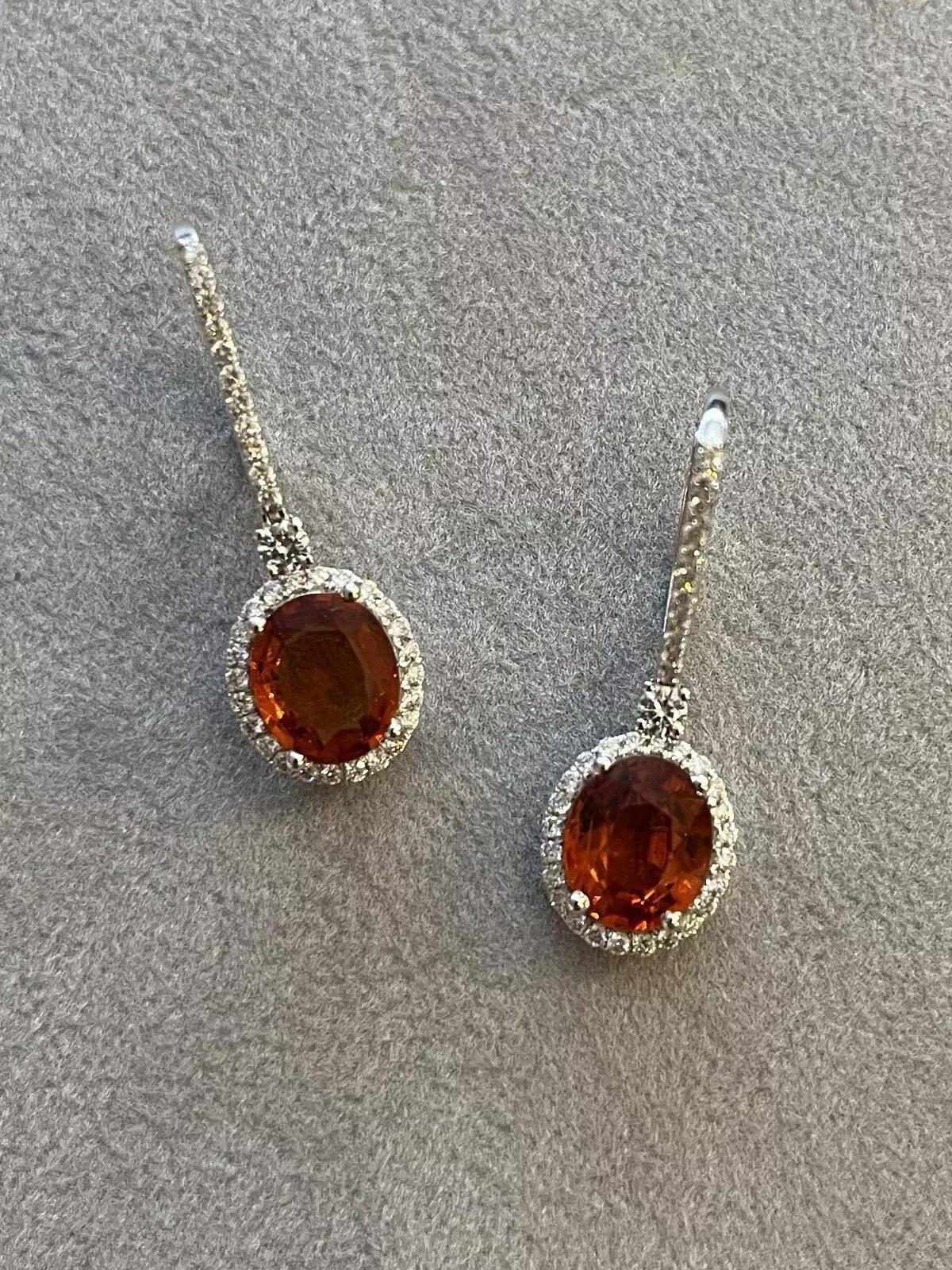 Orecchini pendenti con granato spessartite e diamanti in oro bianco 18 carati in vendita 2