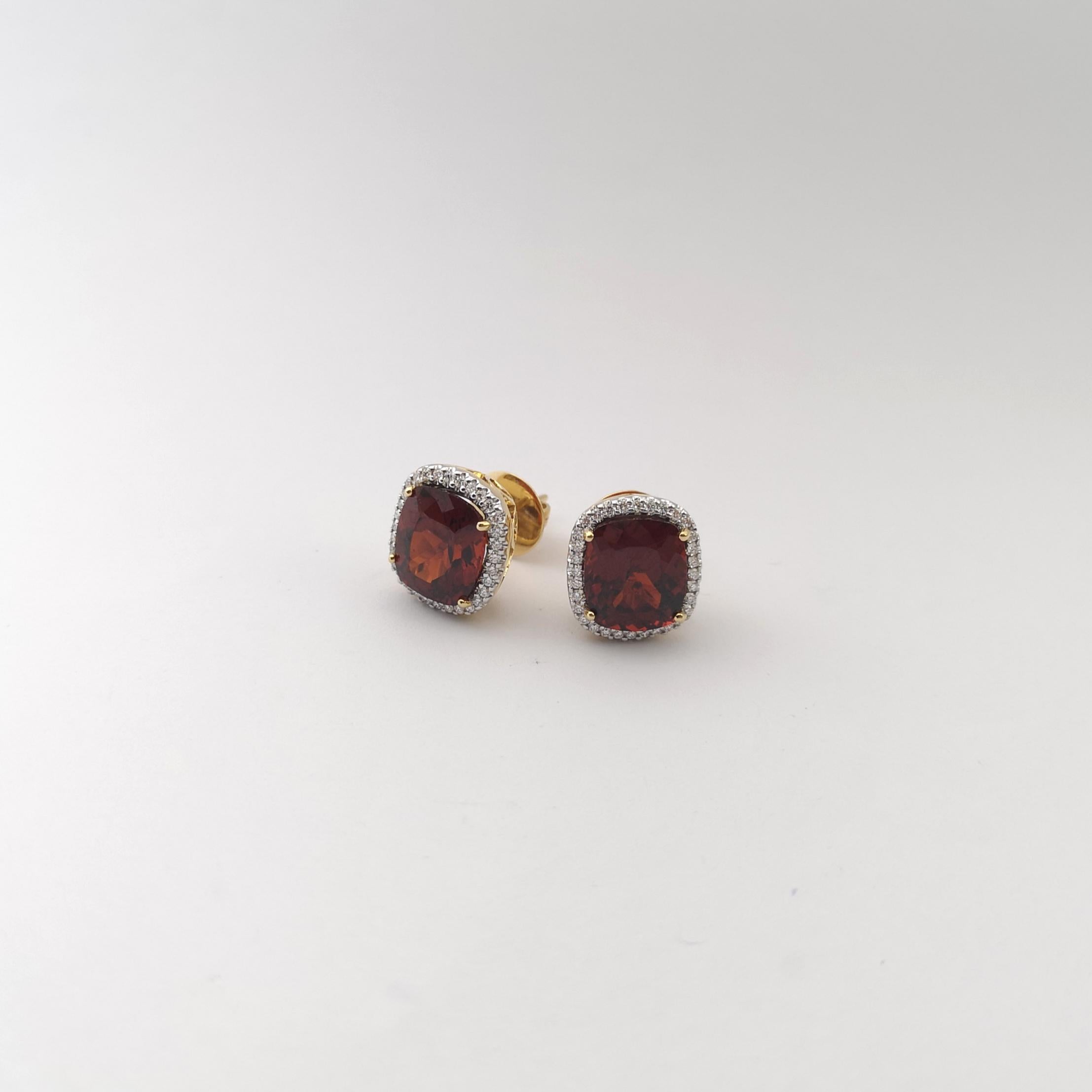 Taille coussin Boucles d'oreilles en or 18 carats avec grenat spessartite et diamant en vente