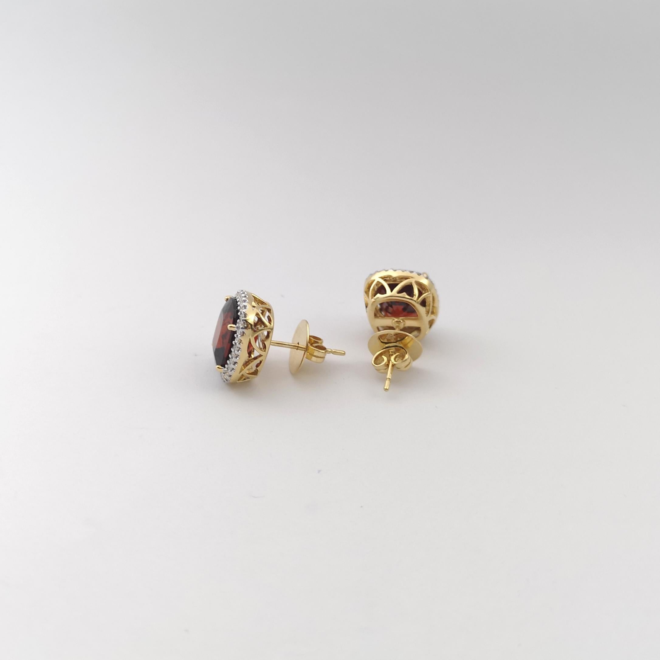 Boucles d'oreilles en or 18 carats avec grenat spessartite et diamant Neuf - En vente à Bangkok, TH