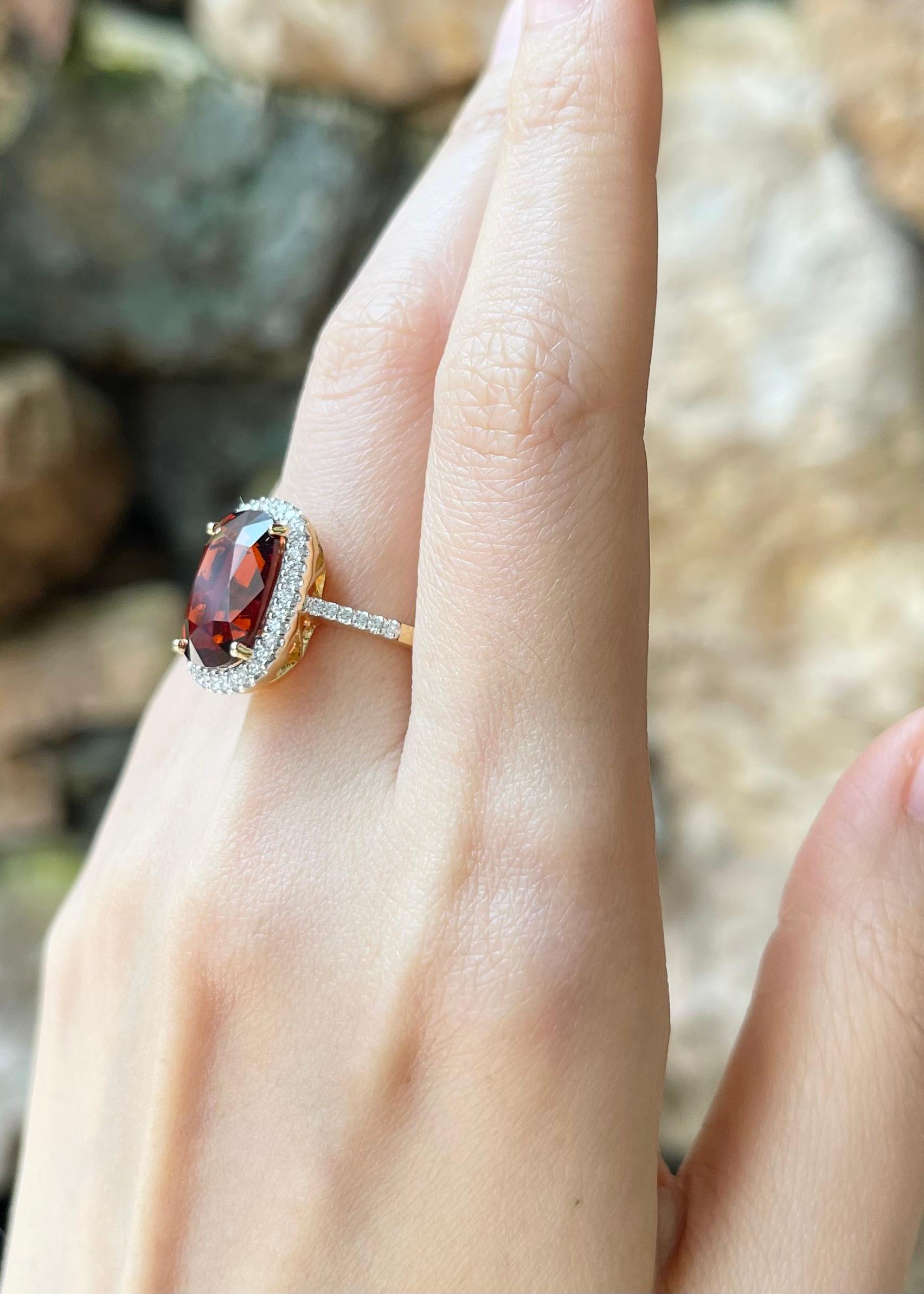Bague en or 18 carats sertie de grenats spessartites et de diamants Neuf - En vente à Bangkok, TH