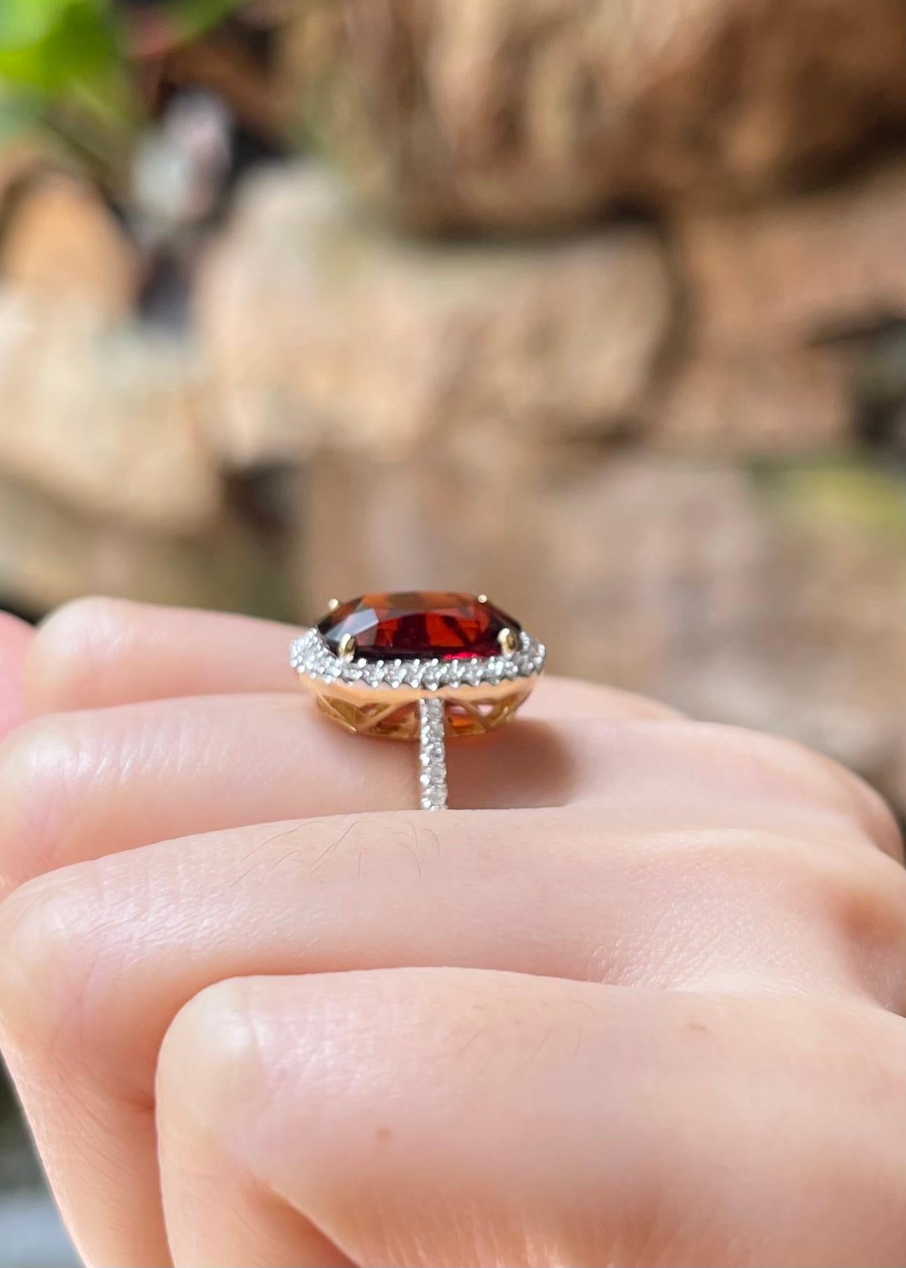 Bague en or 18 carats sertie de grenats spessartites et de diamants Pour femmes en vente