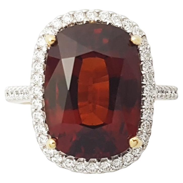 Bague en or 18 carats sertie de grenats spessartites et de diamants en vente