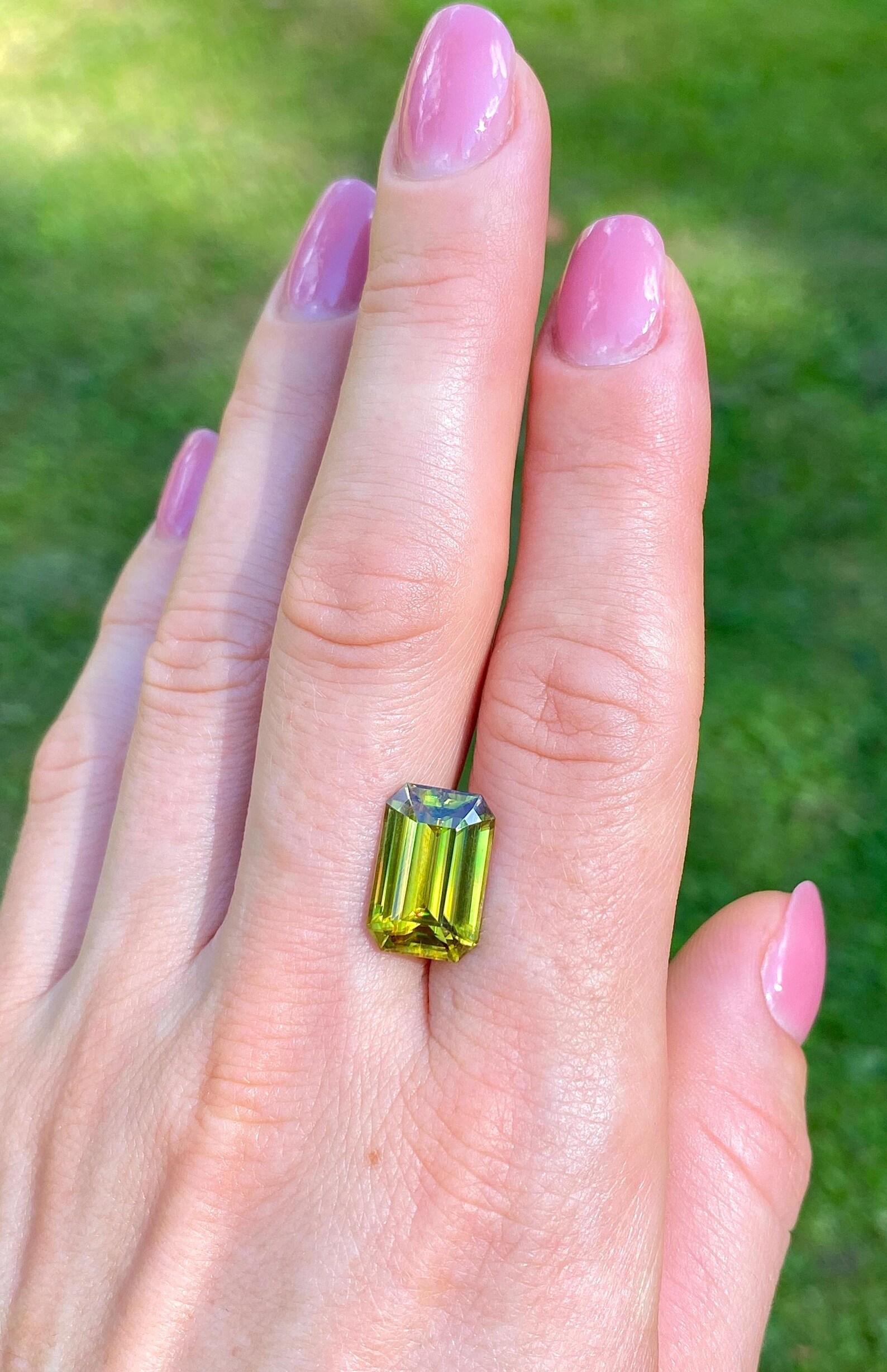 Sphene 8.39Ct natürlicher loser Edelstein, Octagon-Schliff, Madagaskar, GFCO zertifiziert (Achteckschliff) im Angebot