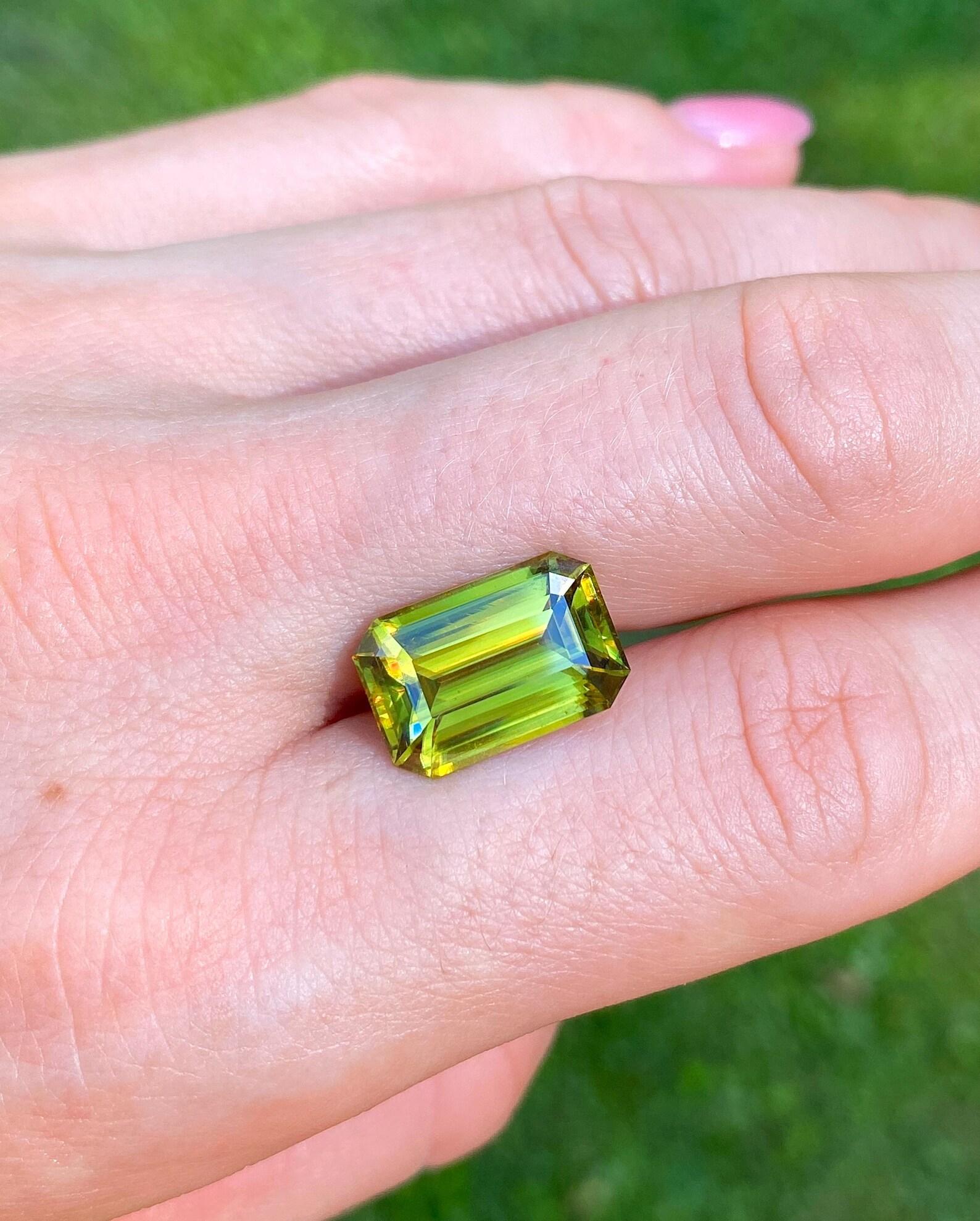 Sphene 8.39Ct natürlicher loser Edelstein, Octagon-Schliff, Madagaskar, GFCO zertifiziert im Angebot 2