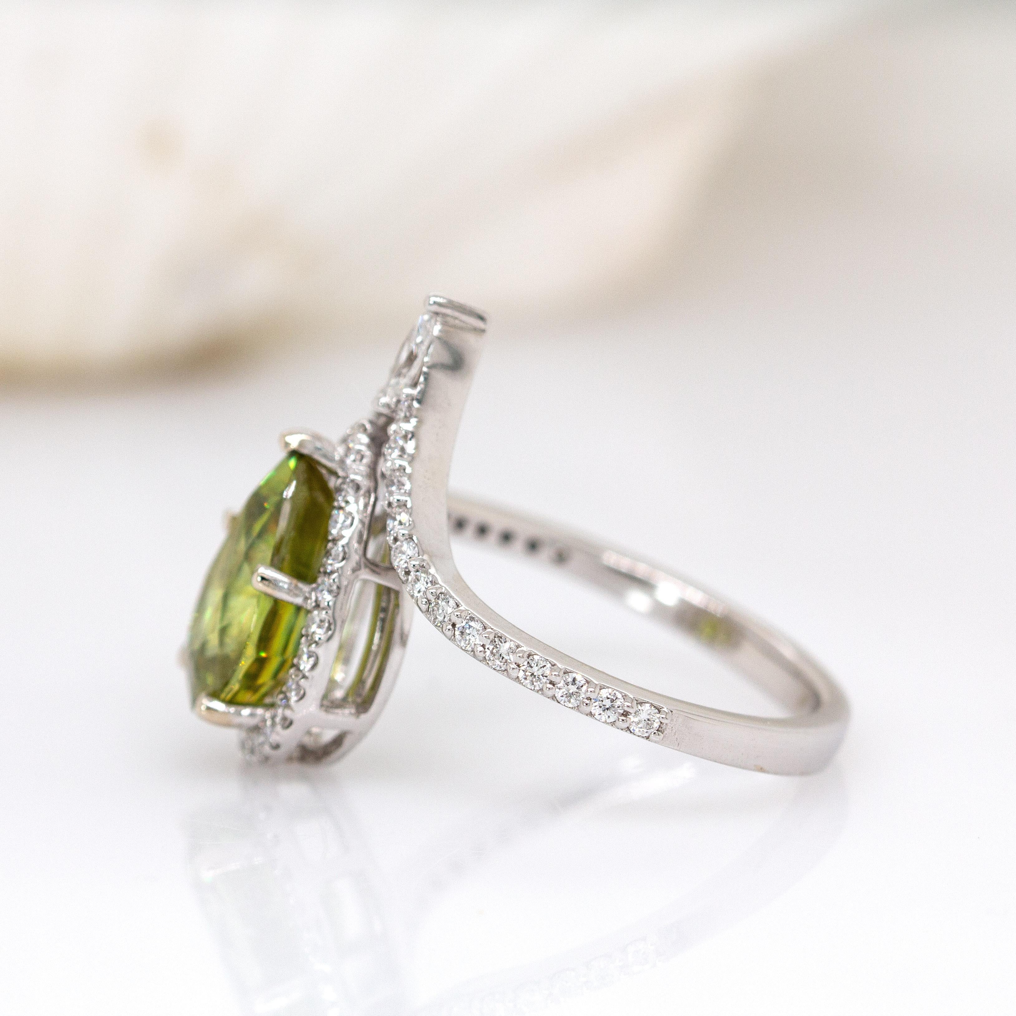 Anello aureola con diamante estratto dalla terra Sphene W in oro bianco massiccio 14 carati  11x7,5 mm, PE In condizioni Nuovo in vendita a Columbus, OH