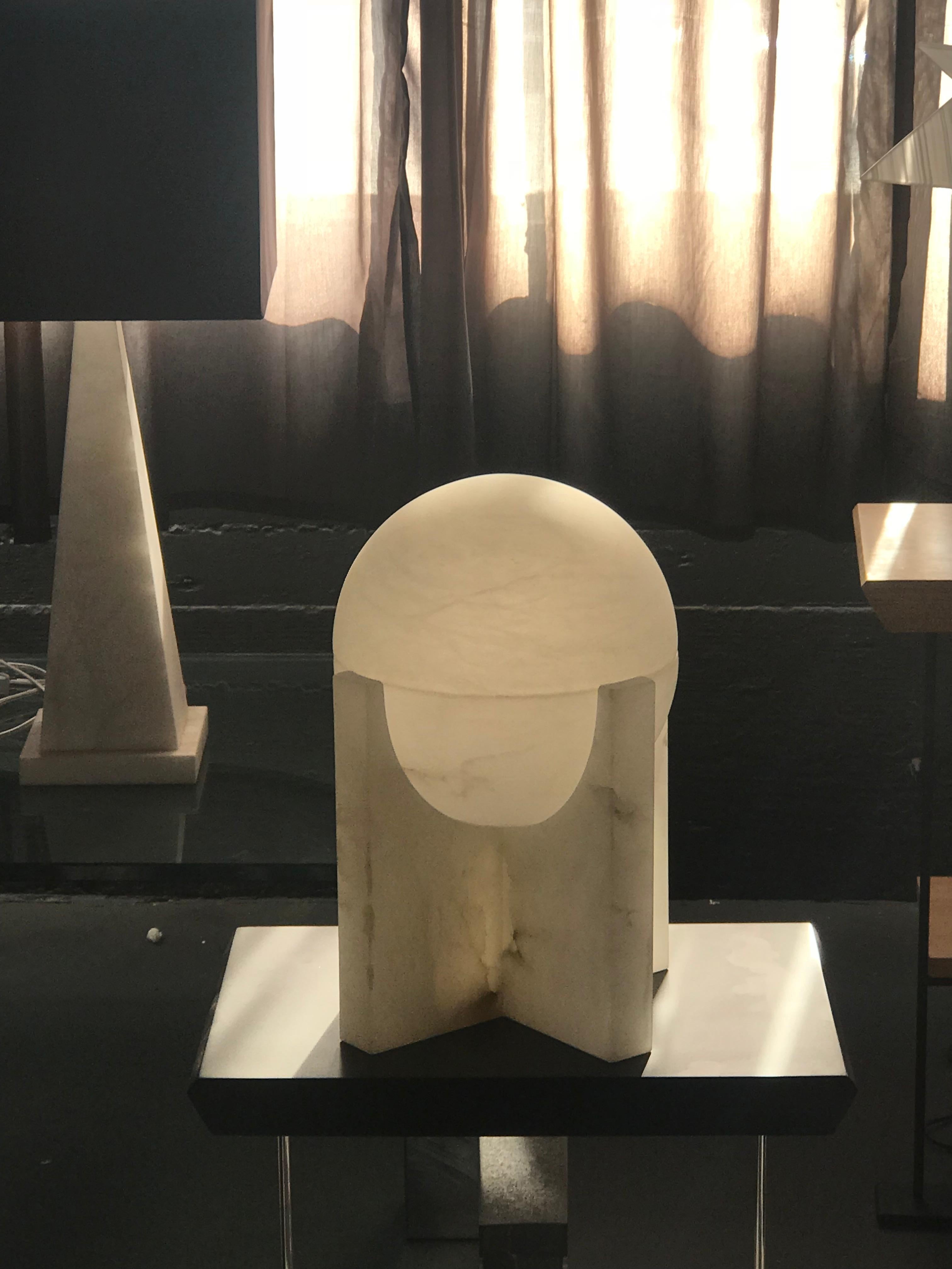 Lampe de bureau « Sphère » en albâtre à la manière de Pierre Chareau Neuf - En vente à Glendale, CA