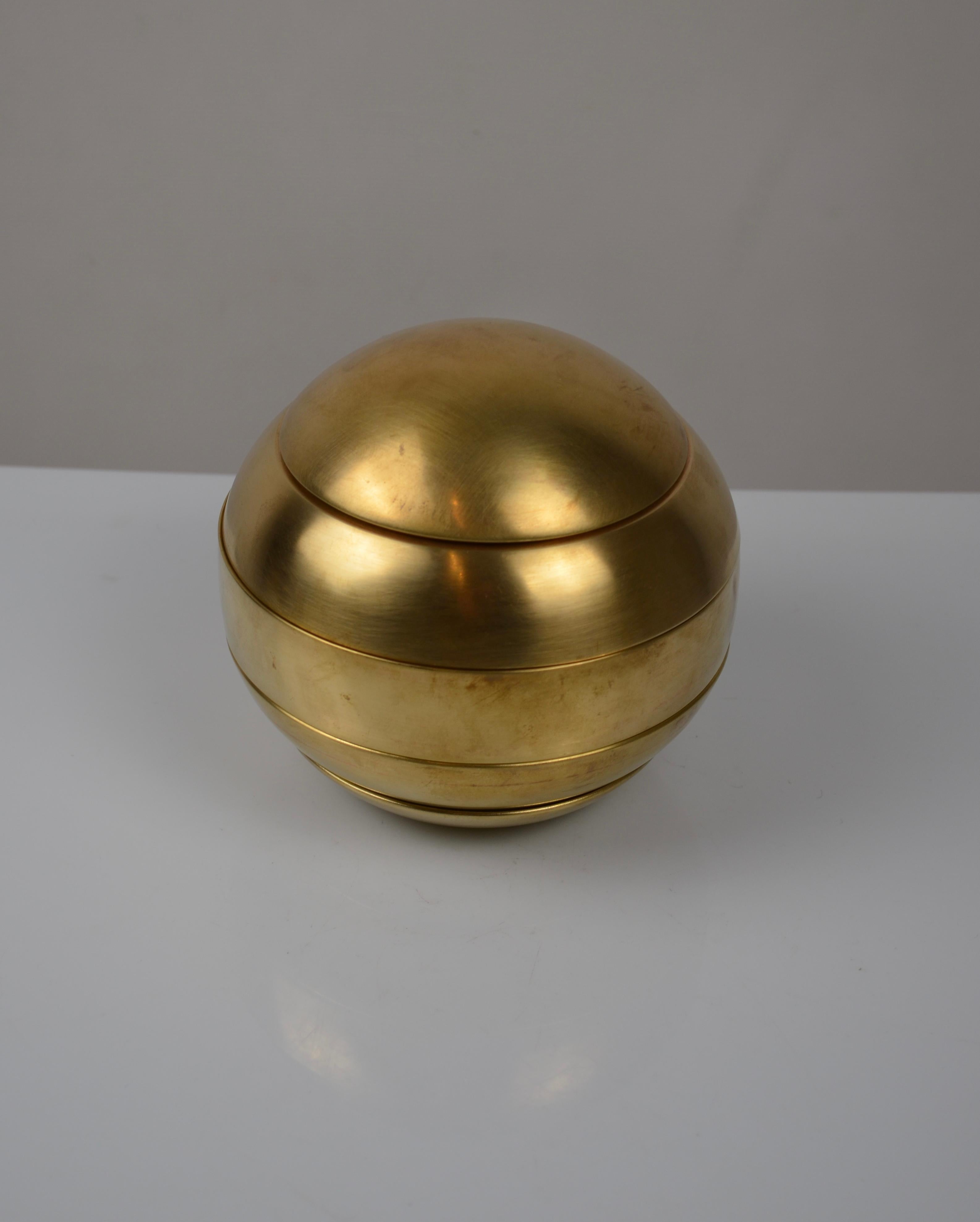 Set de cendriers sphériques en laiton par Tommaso Barbi, Italie, années 1970 en vente 3