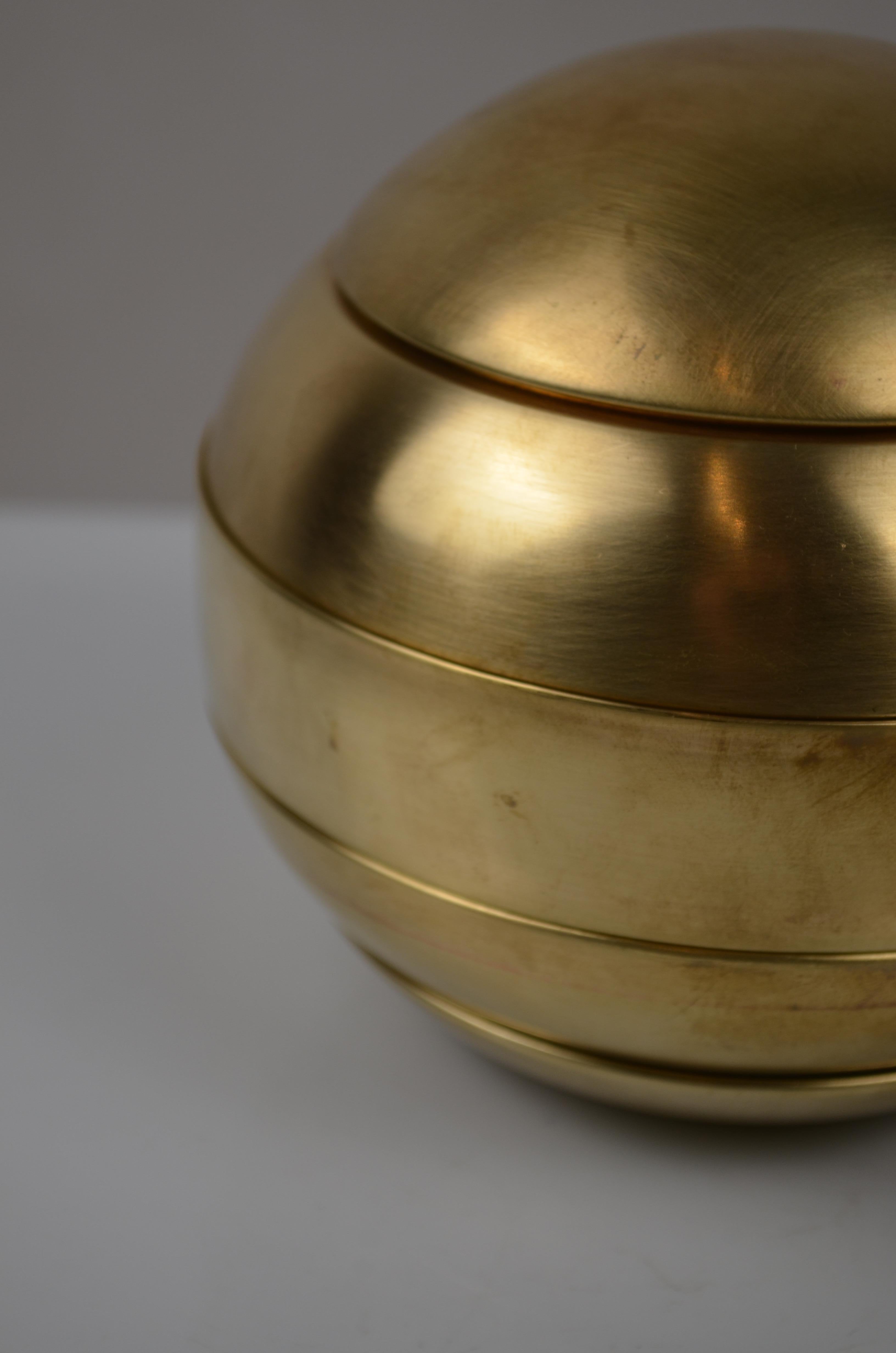 Set de cendriers sphériques en laiton par Tommaso Barbi, Italie, années 1970 en vente 4