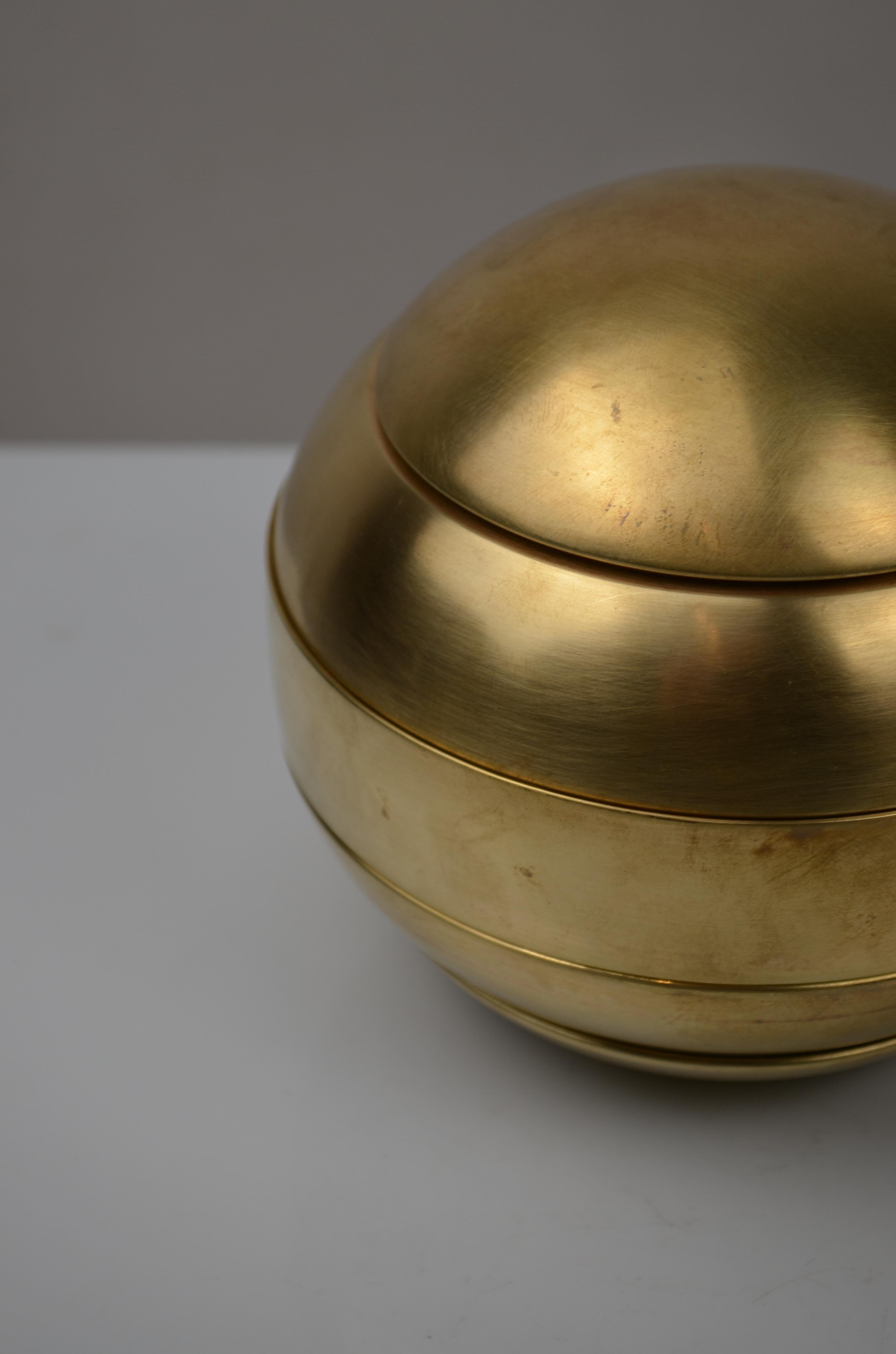 Set de cendriers sphériques en laiton par Tommaso Barbi, Italie, années 1970 en vente 8