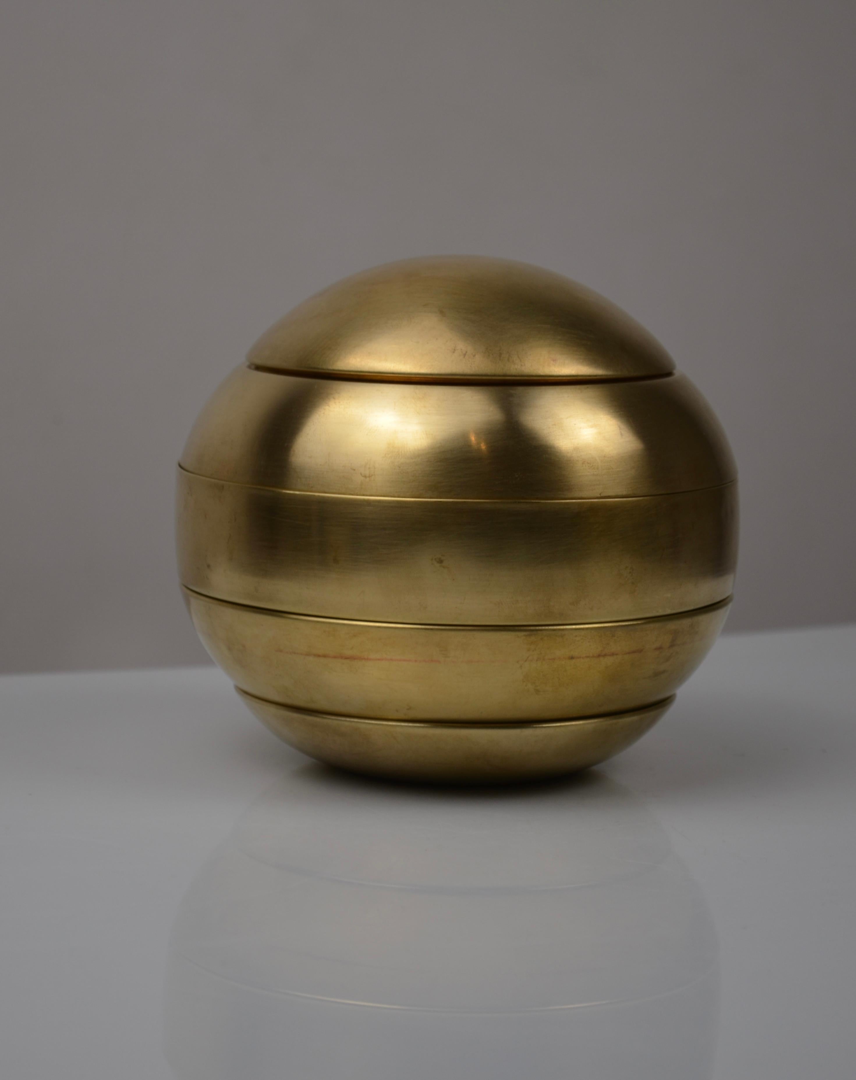 Set de cendriers sphériques en laiton par Tommaso Barbi, Italie, années 1970 en vente 10