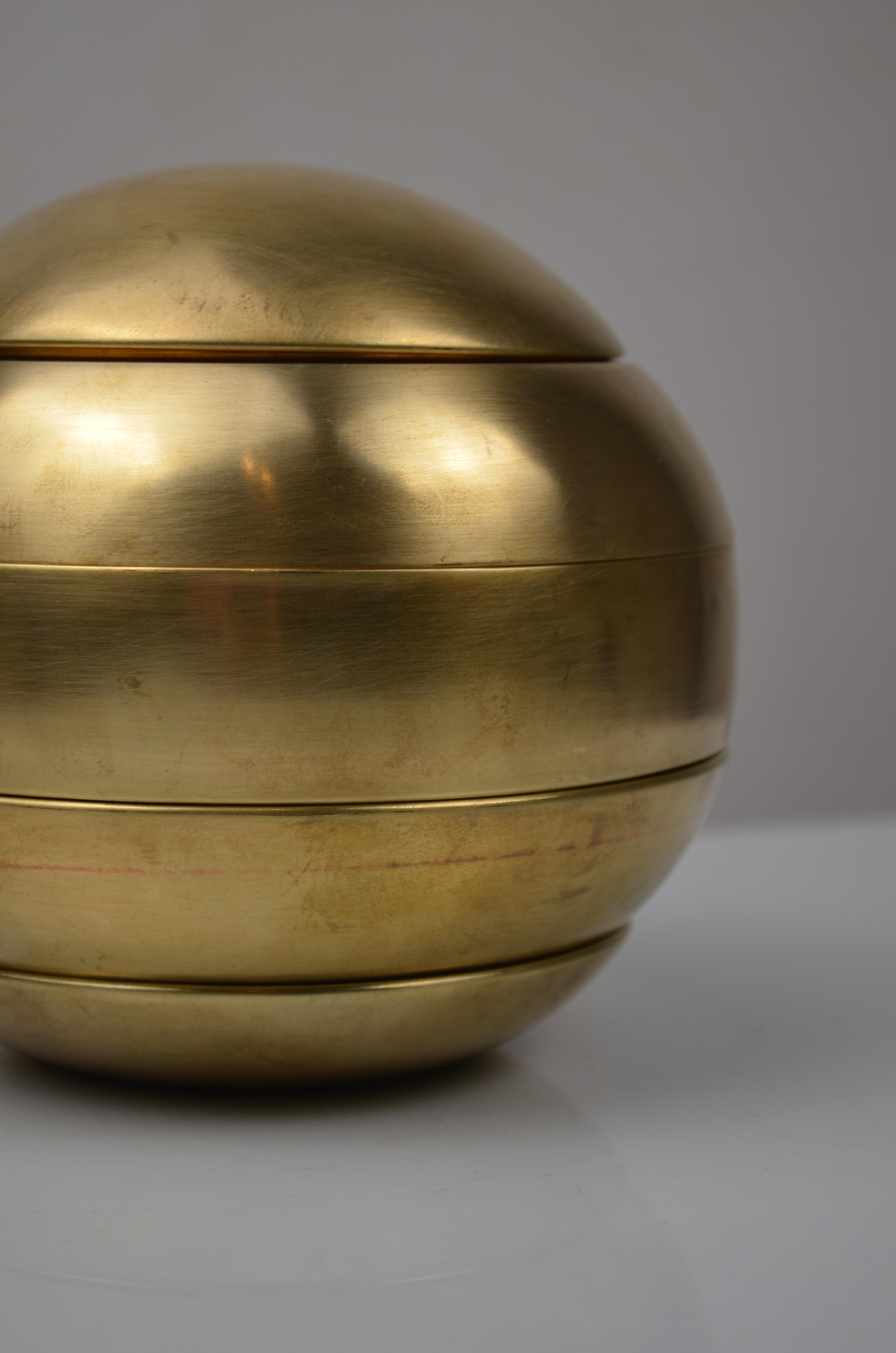 Set de cendriers sphériques en laiton par Tommaso Barbi, Italie, années 1970 en vente 11