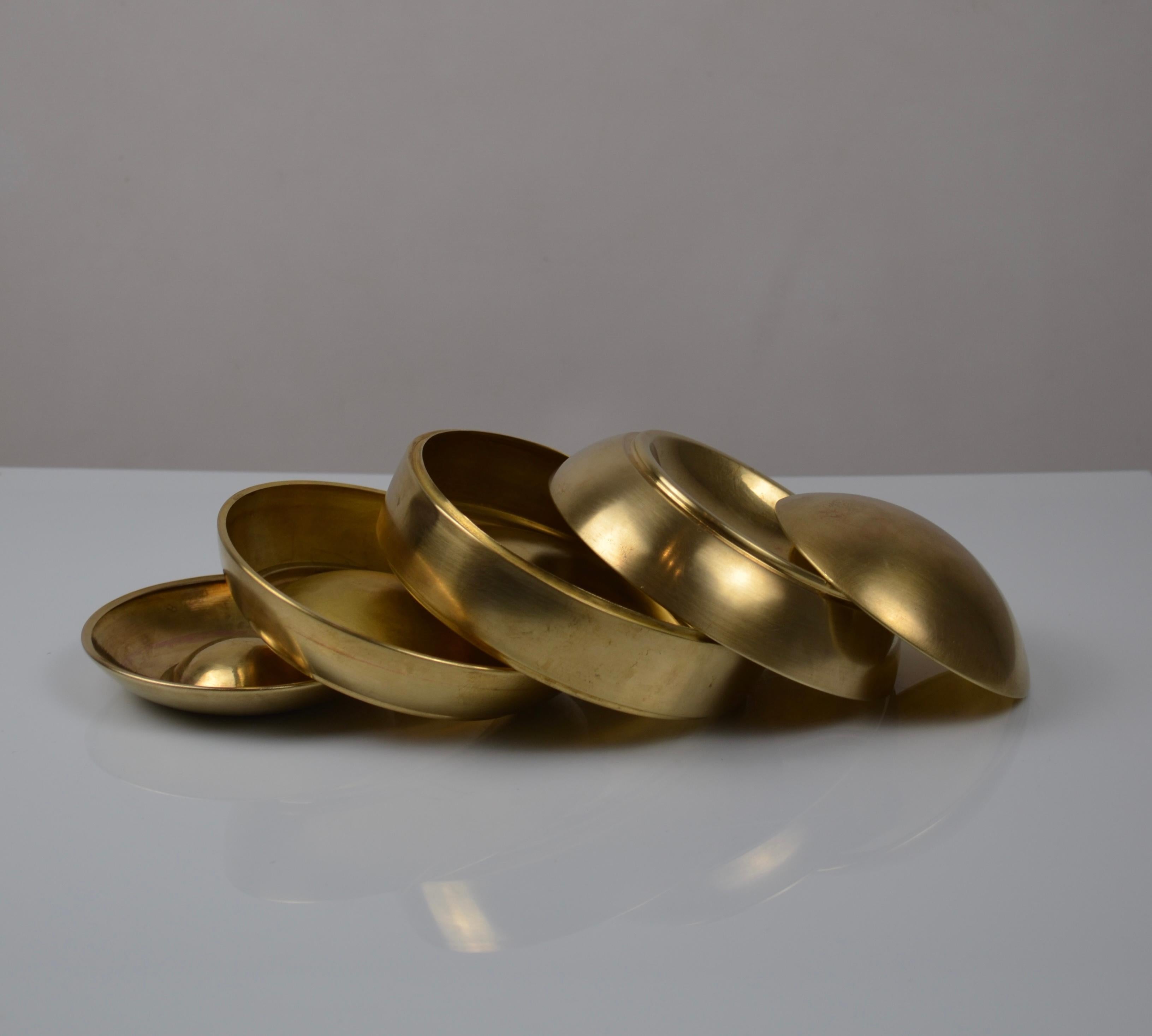 Fin du 20e siècle Set de cendriers sphériques en laiton par Tommaso Barbi, Italie, années 1970 en vente