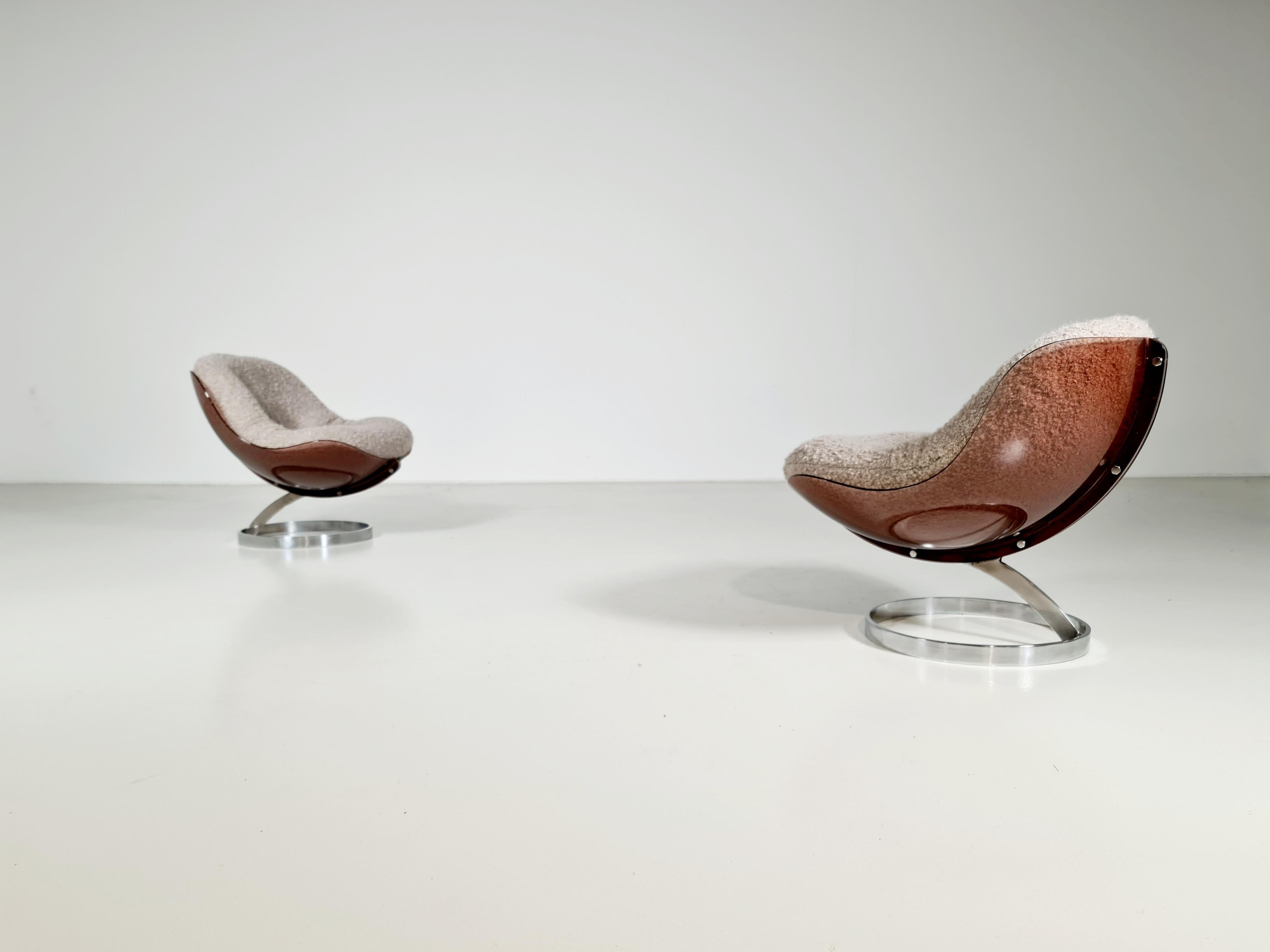 Beautiful and rare ’Sphere’ lounge chair. Designed by Boris Tabacoff in 1971. Manufactured by the French MMM. factory (Mobilier Modular Moderne) This chair has a characteristic brown lucite shell which holds a thick cushion. The cushion is