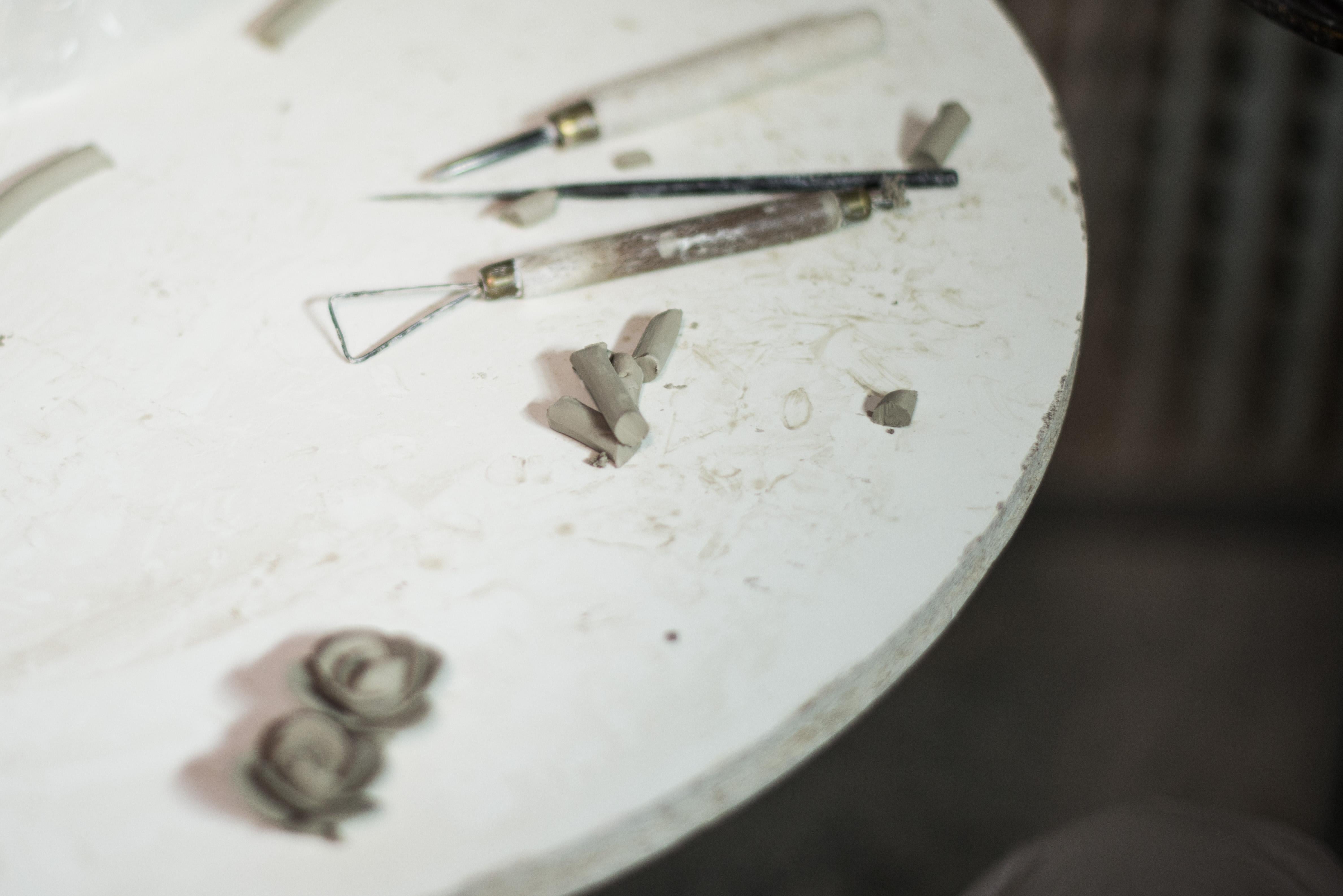 Kugelblätter, Mattweiße Keramik, Italien im Zustand „Neu“ im Angebot in Treviso, Treviso