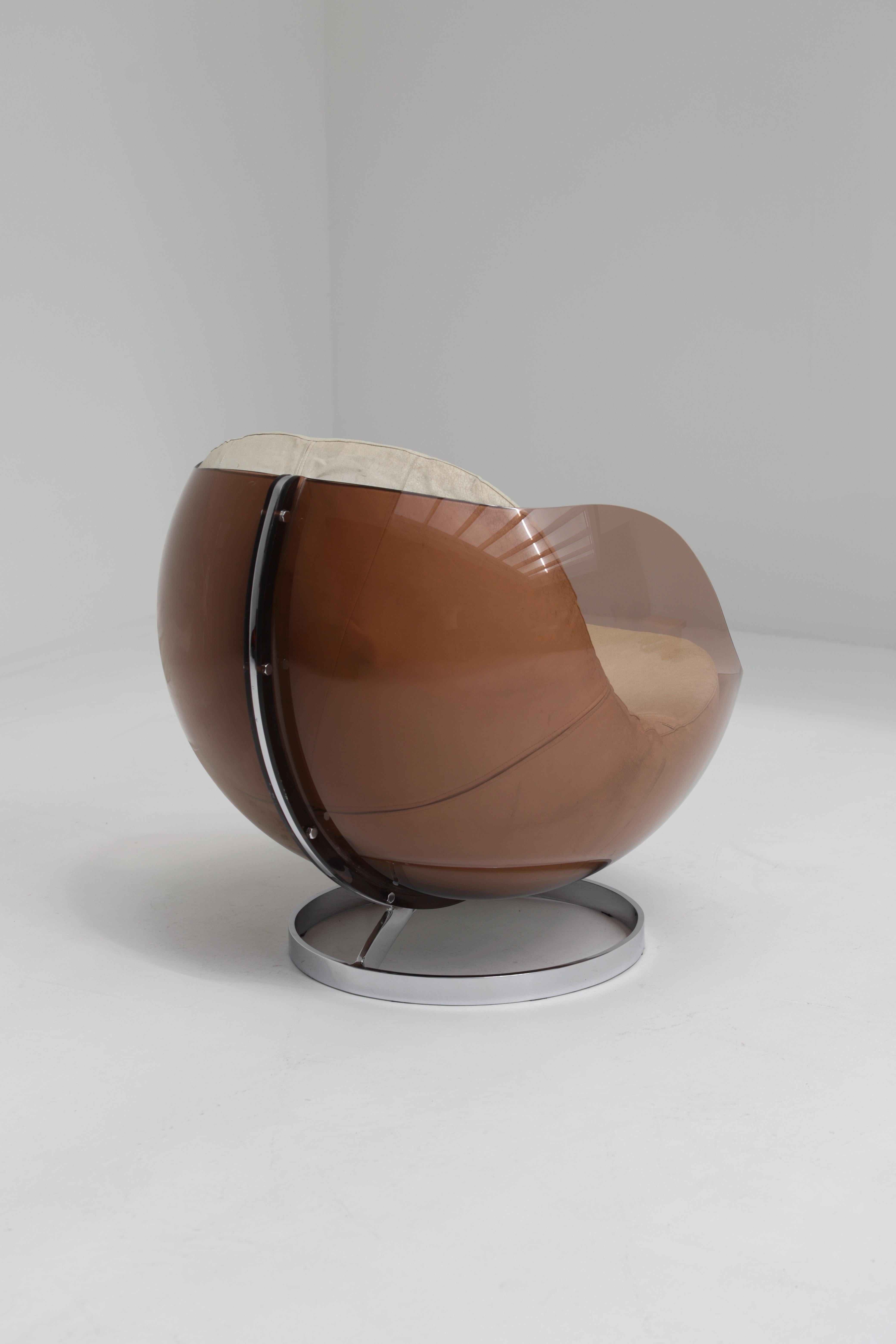 Rare and hard to find sphere lounge chair designed by Boris Tabacoff for Mobillier Modulaire Moderne in 1971. The chair is made of a smoked plexiglass shell resting on a chrome metal base. The chair has still it's original white leather upholstery.