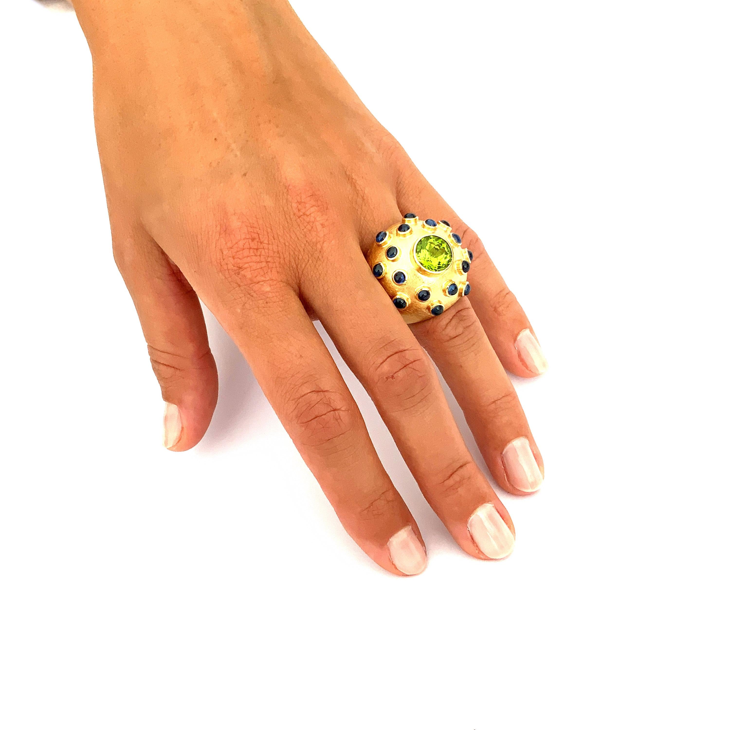 Round Cut Georg Spreng - Sphere Ball Ring 18K Yellow Gold Green Peridot 16 Blue Sapphires For Sale