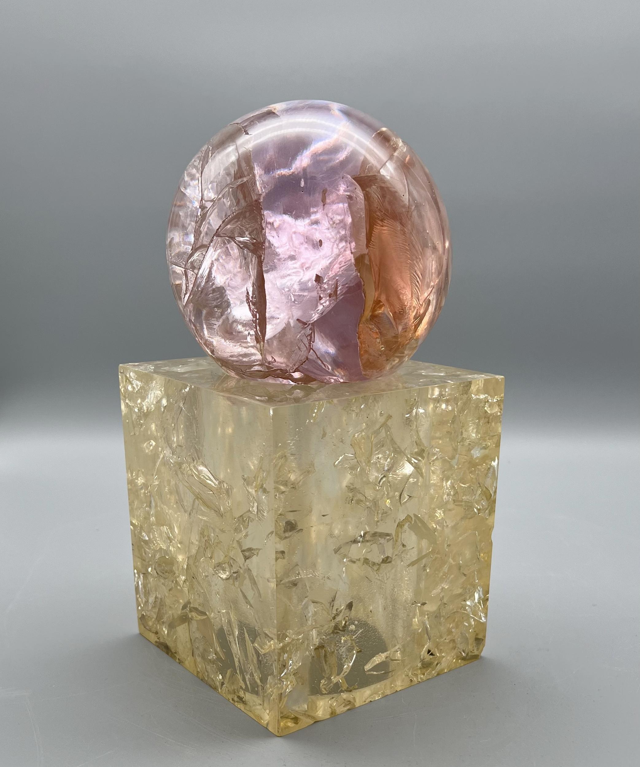 Fractal resin sculpture by Pierre Giraudon, consisting of a pink sphere on a pale yellow cubic base.
Sphere diameter: 14,5 cm (5.71 inches)
Cubic base: 14,5 cm (5.71 inch) X 14,5 cm (5.71 inches) X 16 cm (6.3 inches) height
Total height: 29 cm