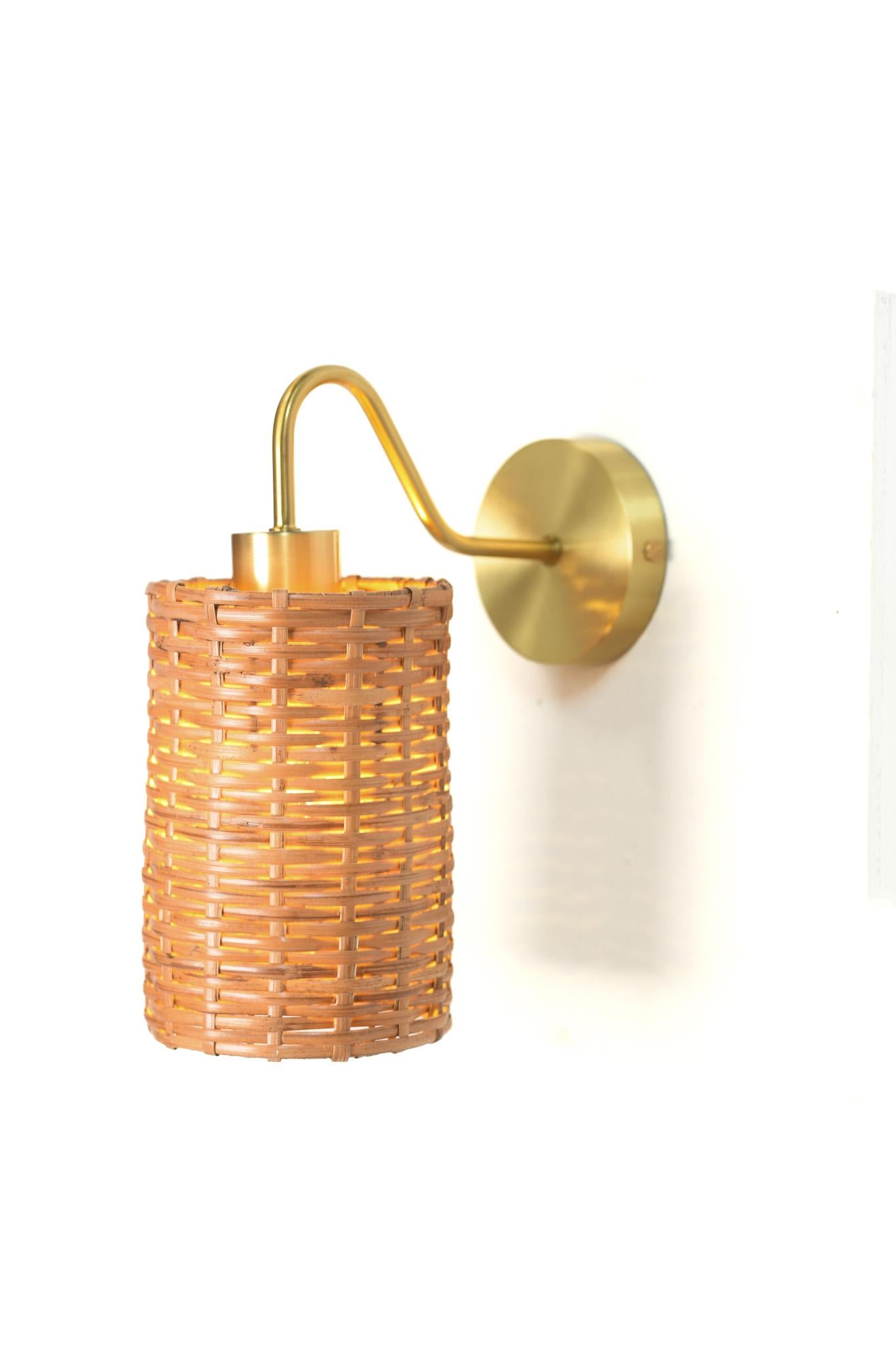 Kugelförmiger Wandleuchter aus Rohr und Messing (Philippinisch) im Angebot