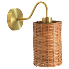 Kugelförmiger Wandleuchter aus Rohr und Messing