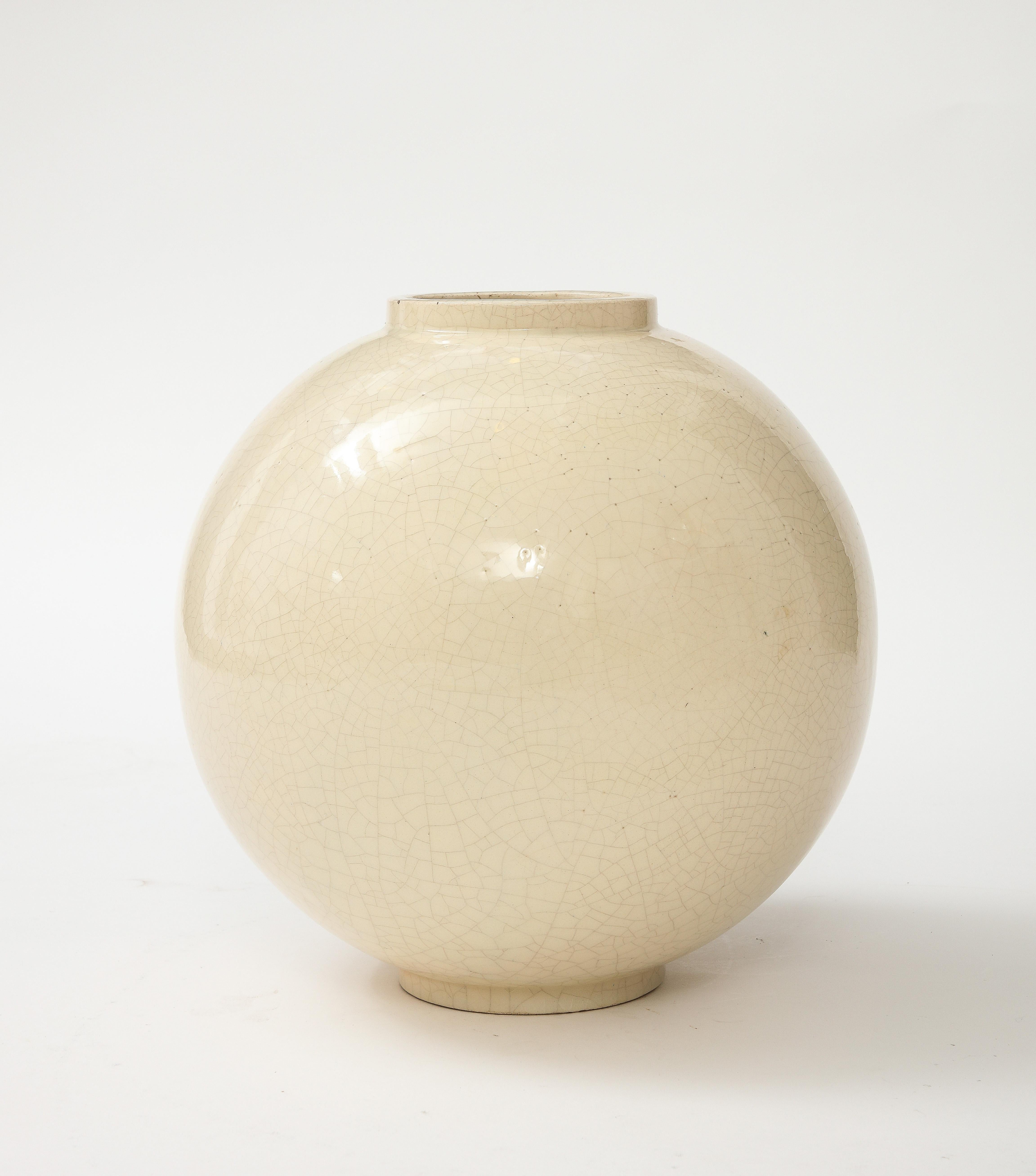 Sphere Shaped Vase with off White Cracquelure Glaze, France, circa 1930, Signed In Good Condition For Sale In Brooklyn, NY