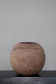 Vase Sphère en Wood Suar par Mary Verspoor