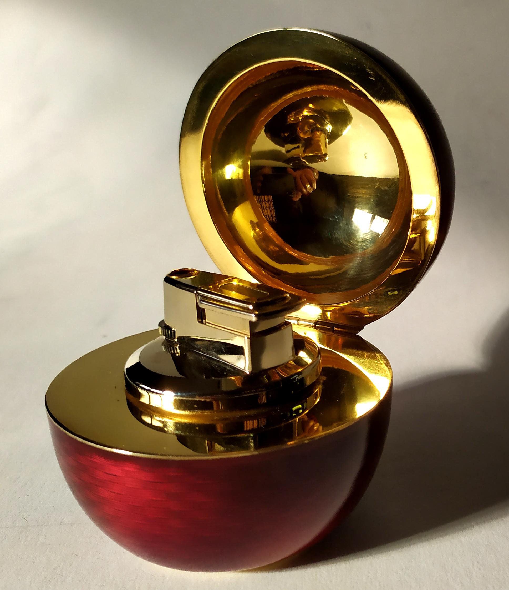 Sphere table cigarette lighter Red enamel Salimbeni For Sale 4