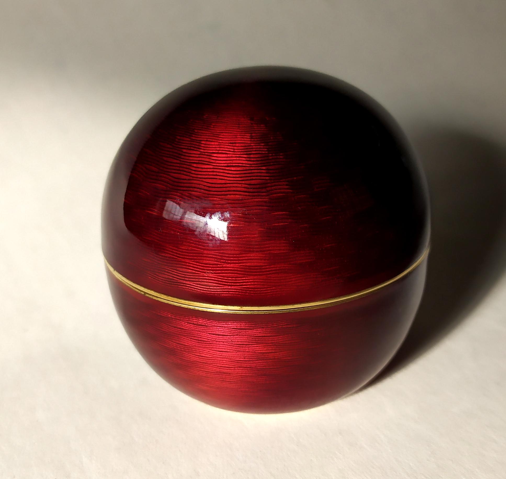 Sphere table cigarette lighter Red enamel Salimbeni In Excellent Condition For Sale In Firenze, FI
