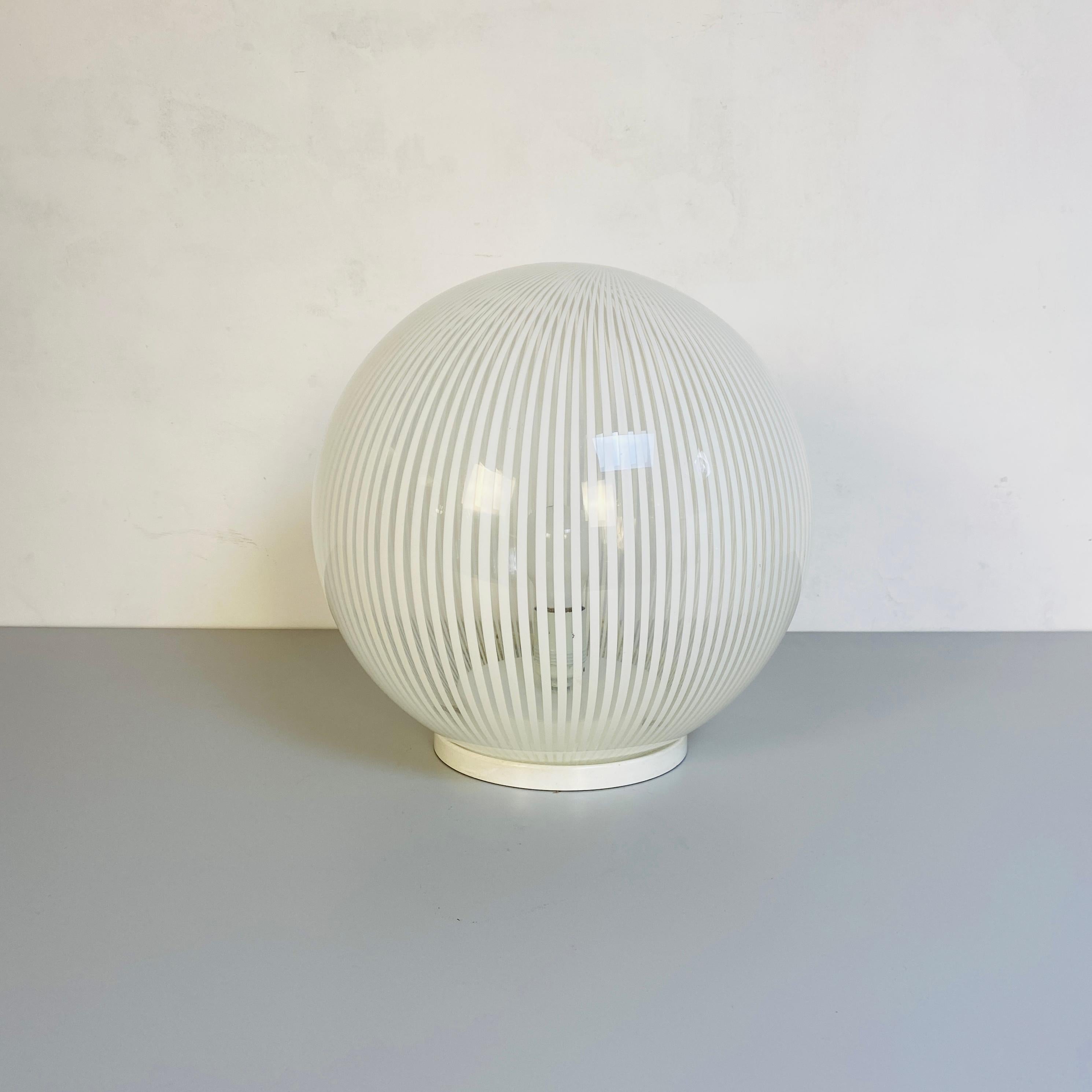 Italian Mid-Century Modern sphere table lamp byLudovico Diaz De Santillana for Venini Tessuti series, 1970s
Table lamp with white painted metal base and glass sphere decorated with white stripes. Made by Ludovico Diaz De Santillana for Venini